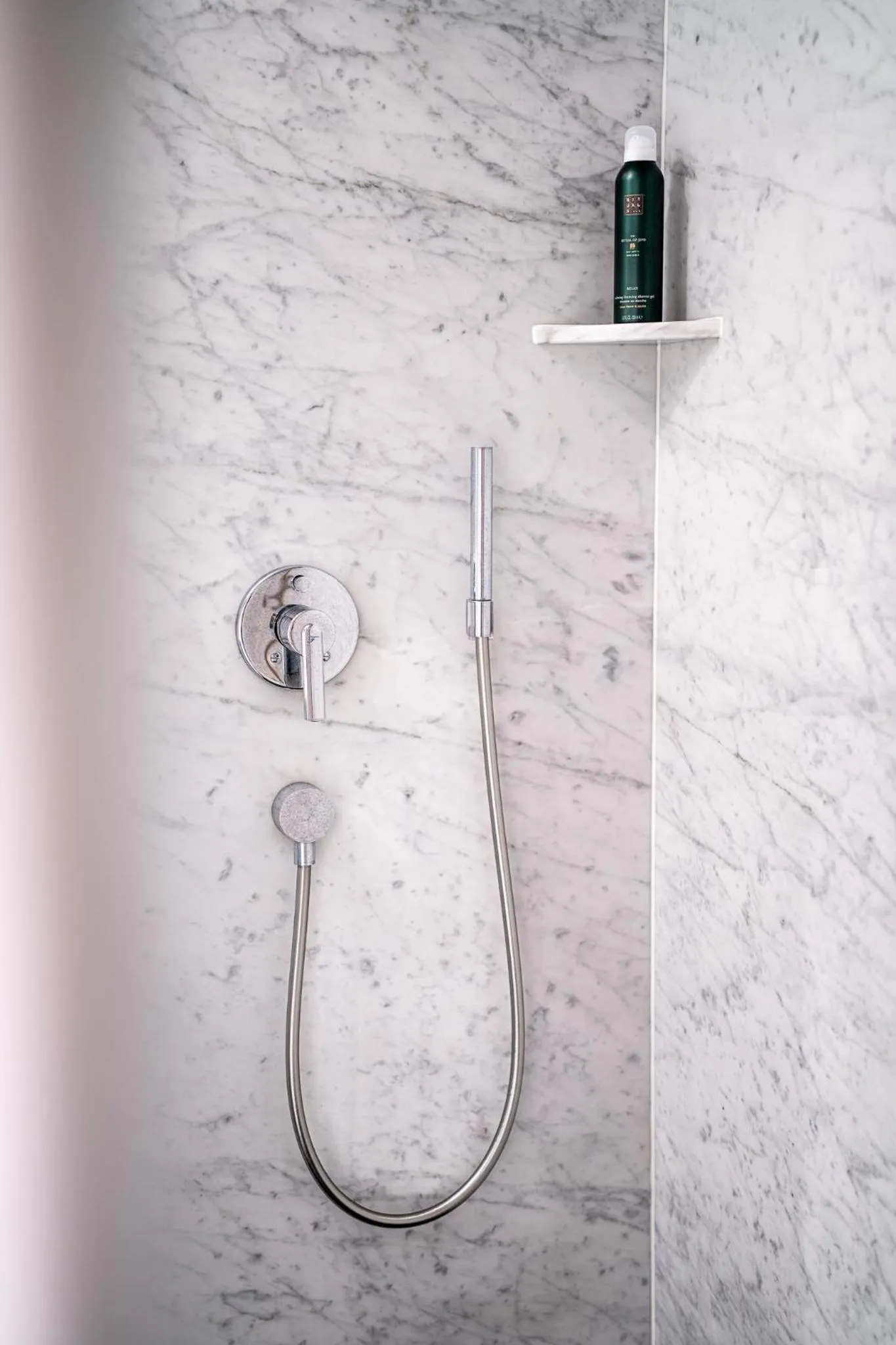 Shower in Hotel Falko