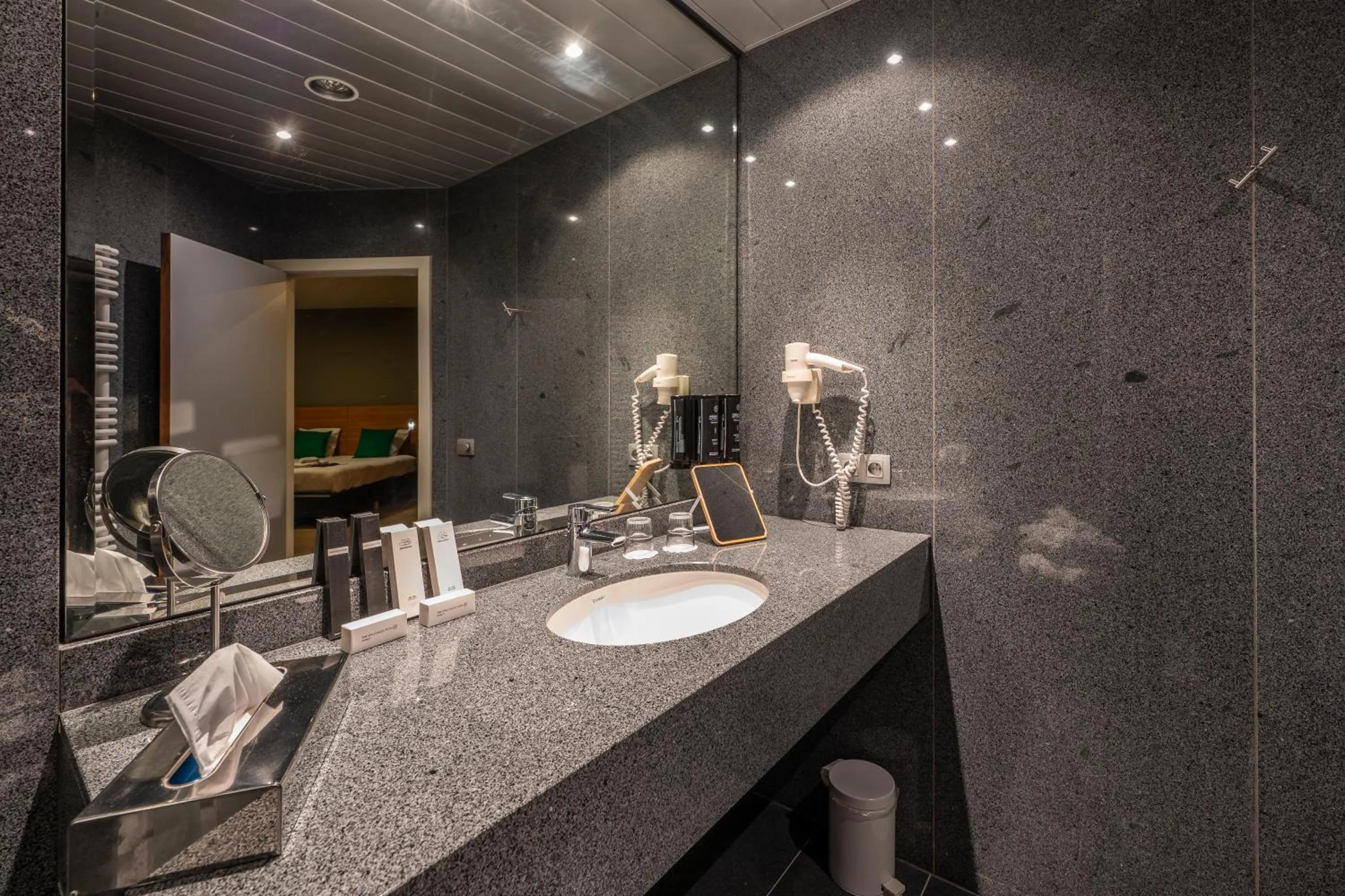 Shower in Hotel Falko