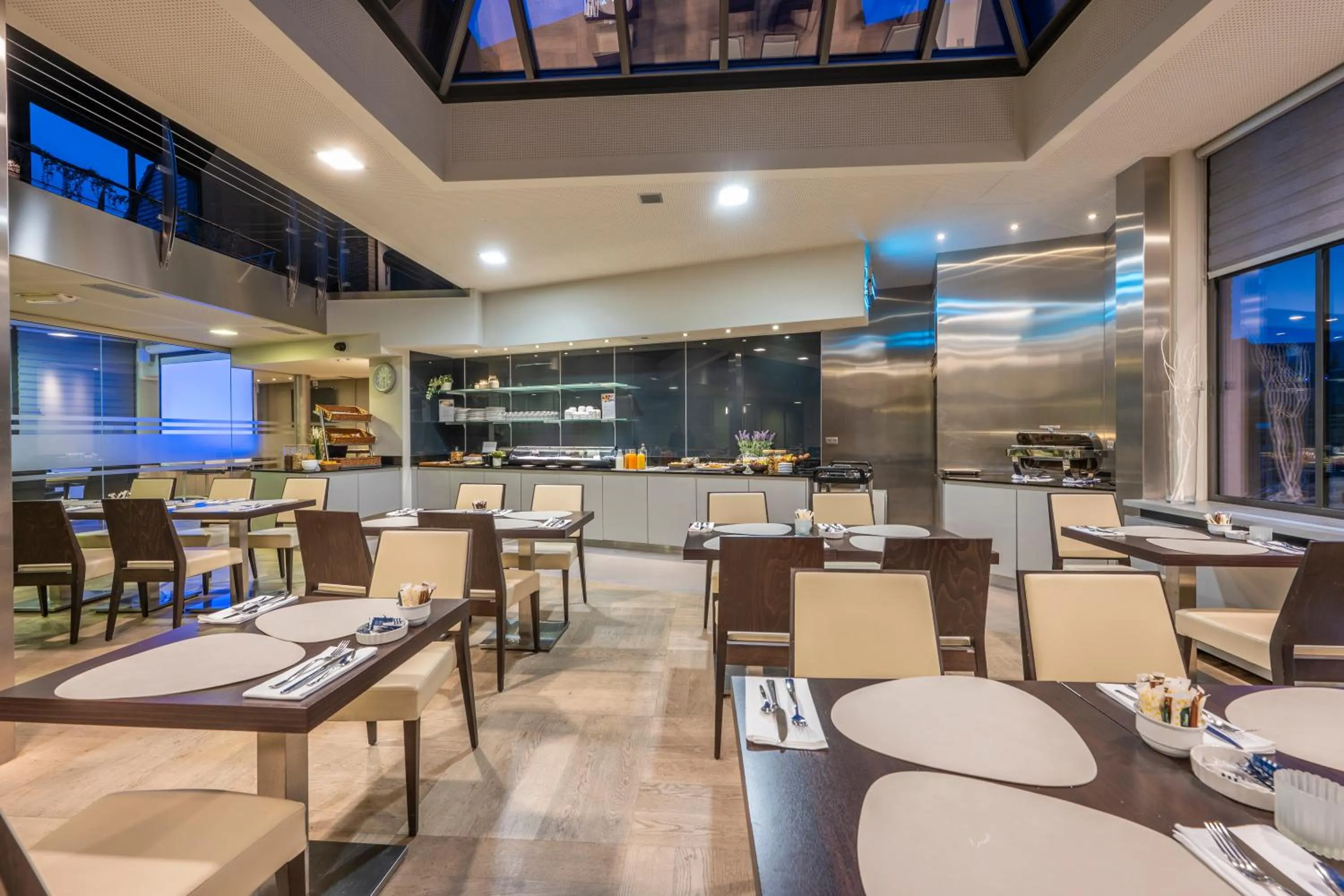 Dining area in Hotel Falko