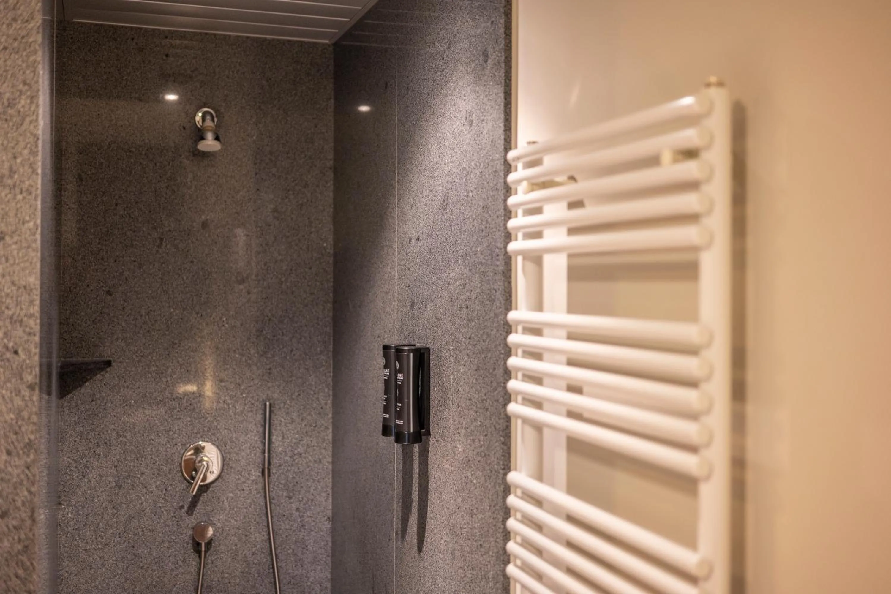 Bathroom in Hotel Falko