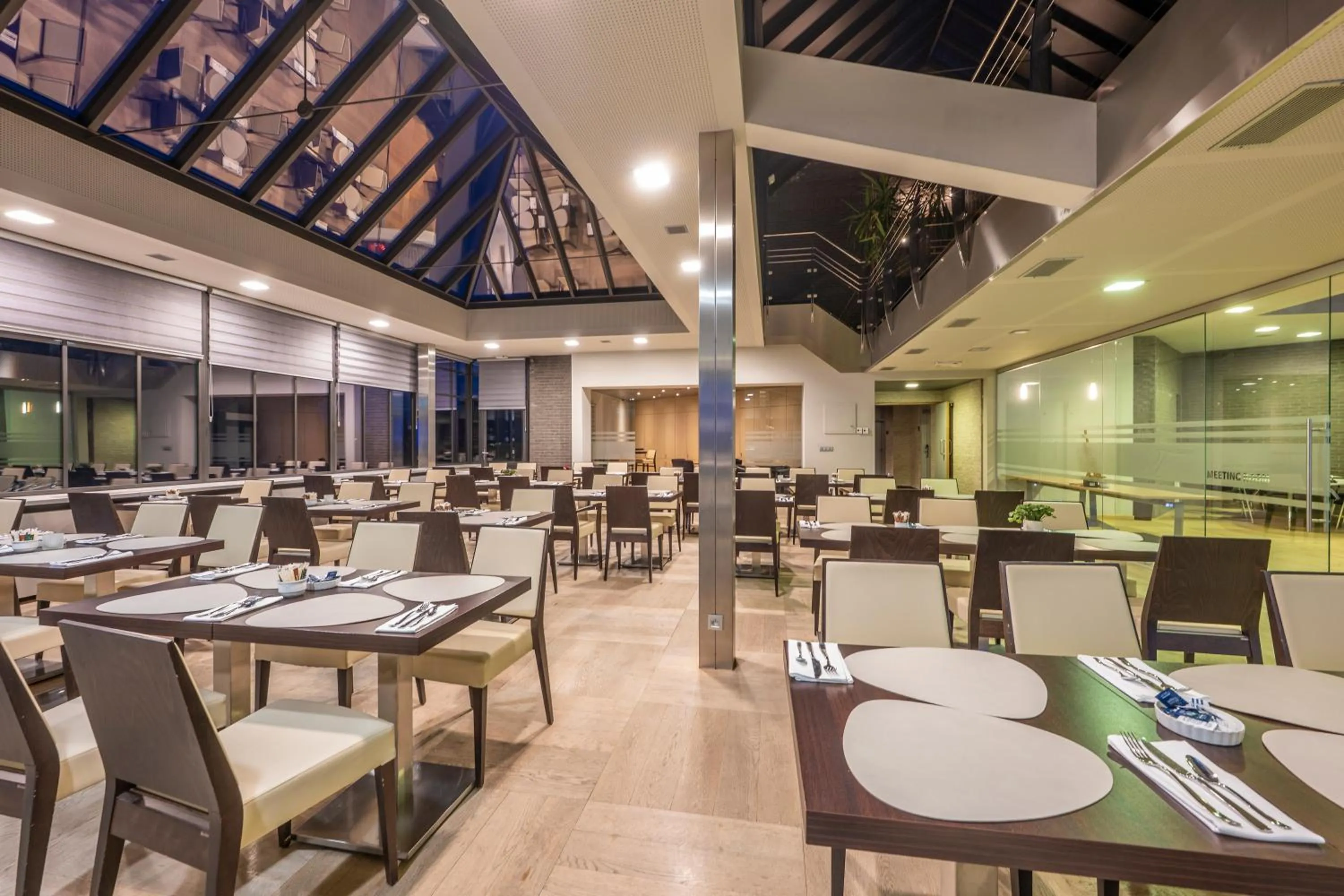 Dining area in Hotel Falko