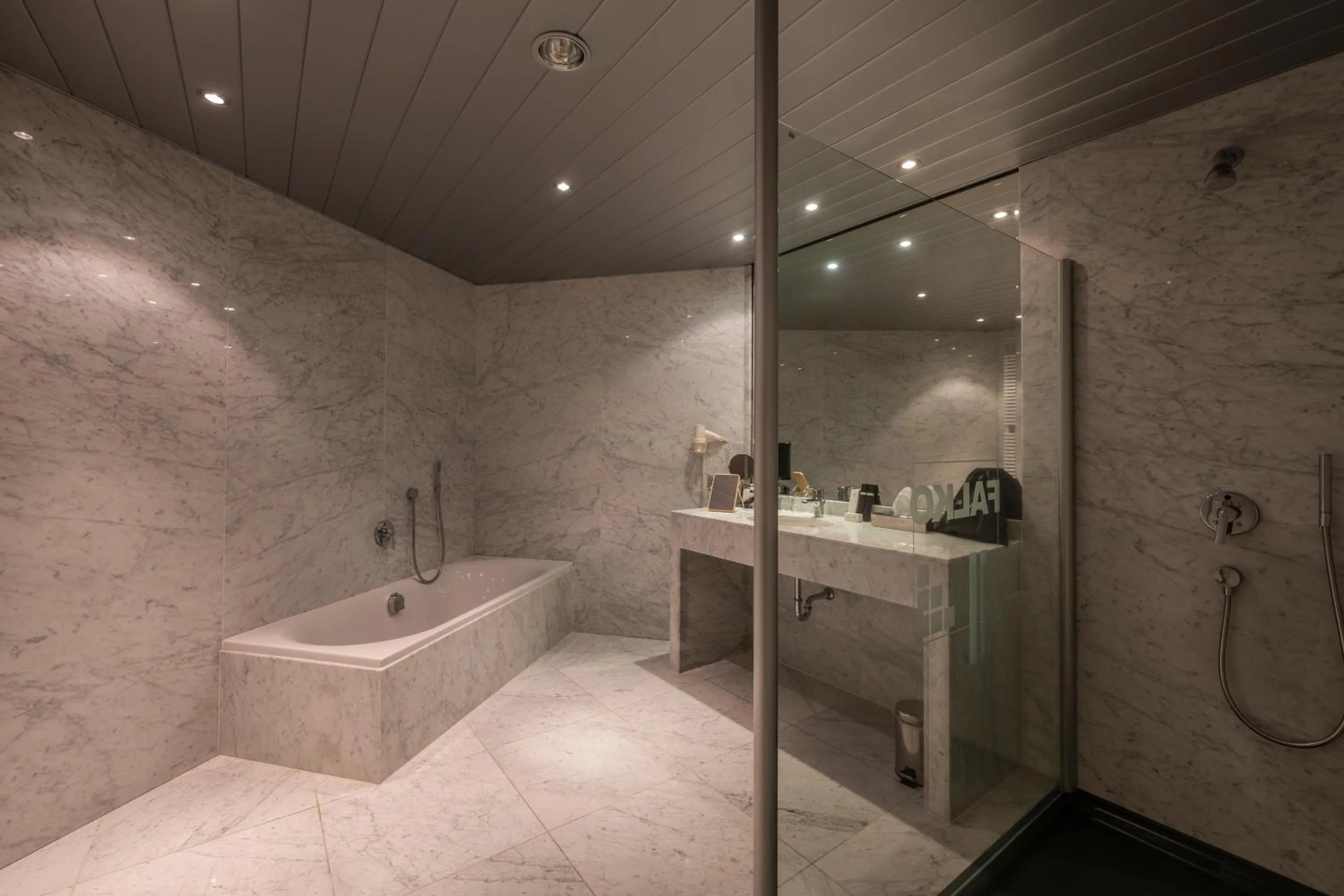 Shower in Hotel Falko