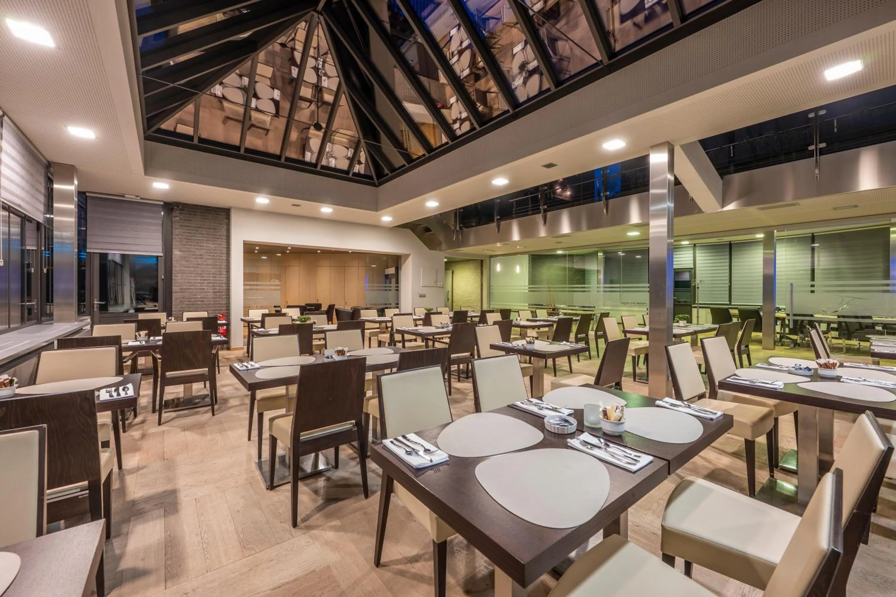Dining area in Hotel Falko