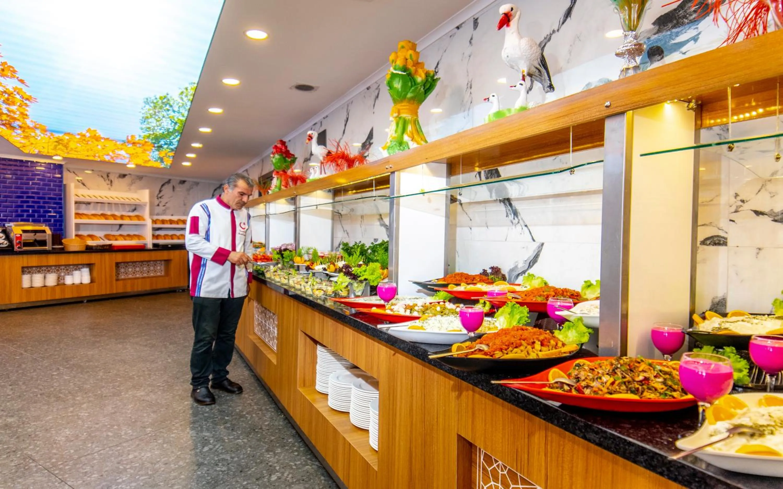 Restaurant/places to eat in Relax Beach Hotel