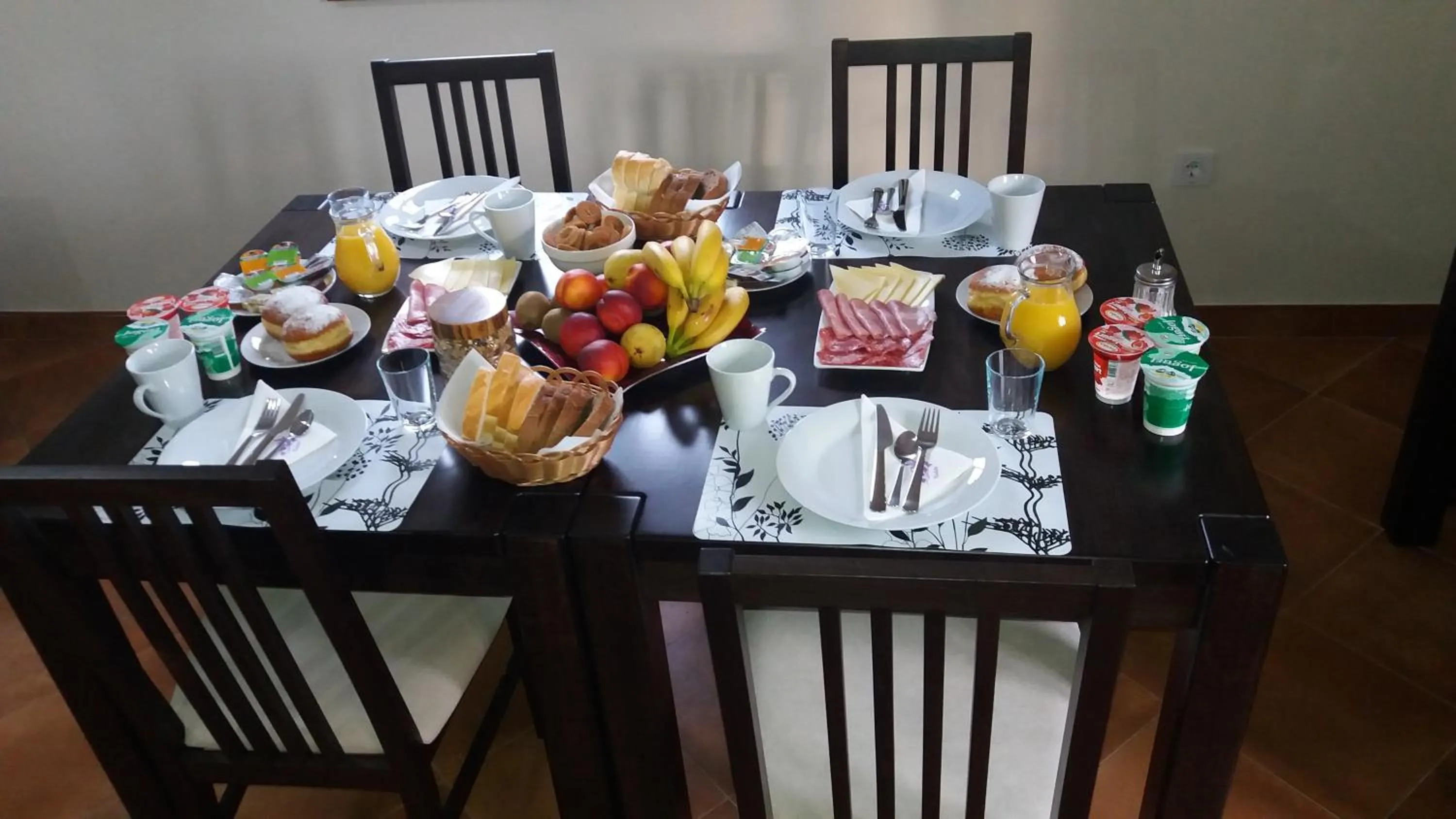 Breakfast in Green lakes house 2