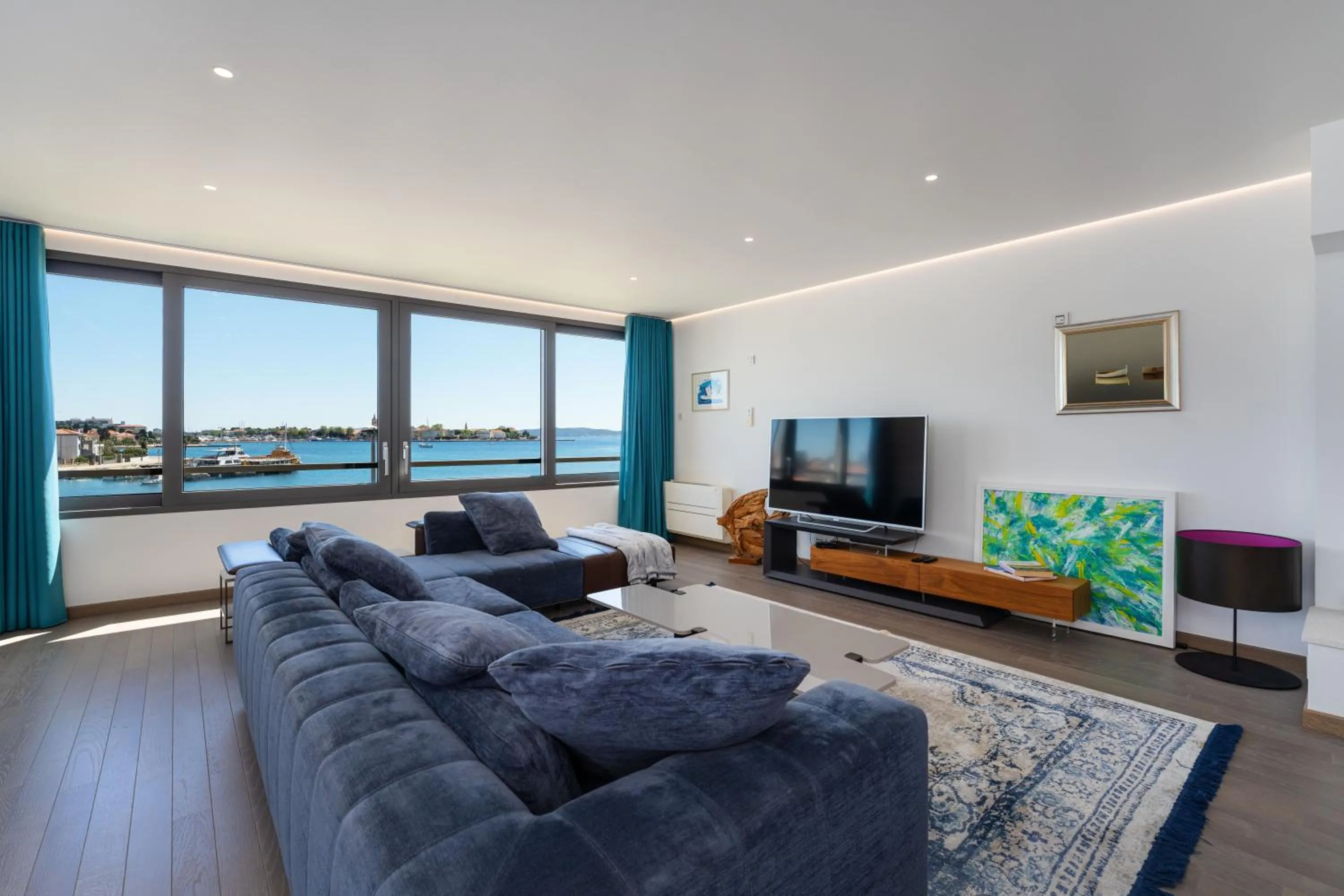 The View Luxury Residence with Pool