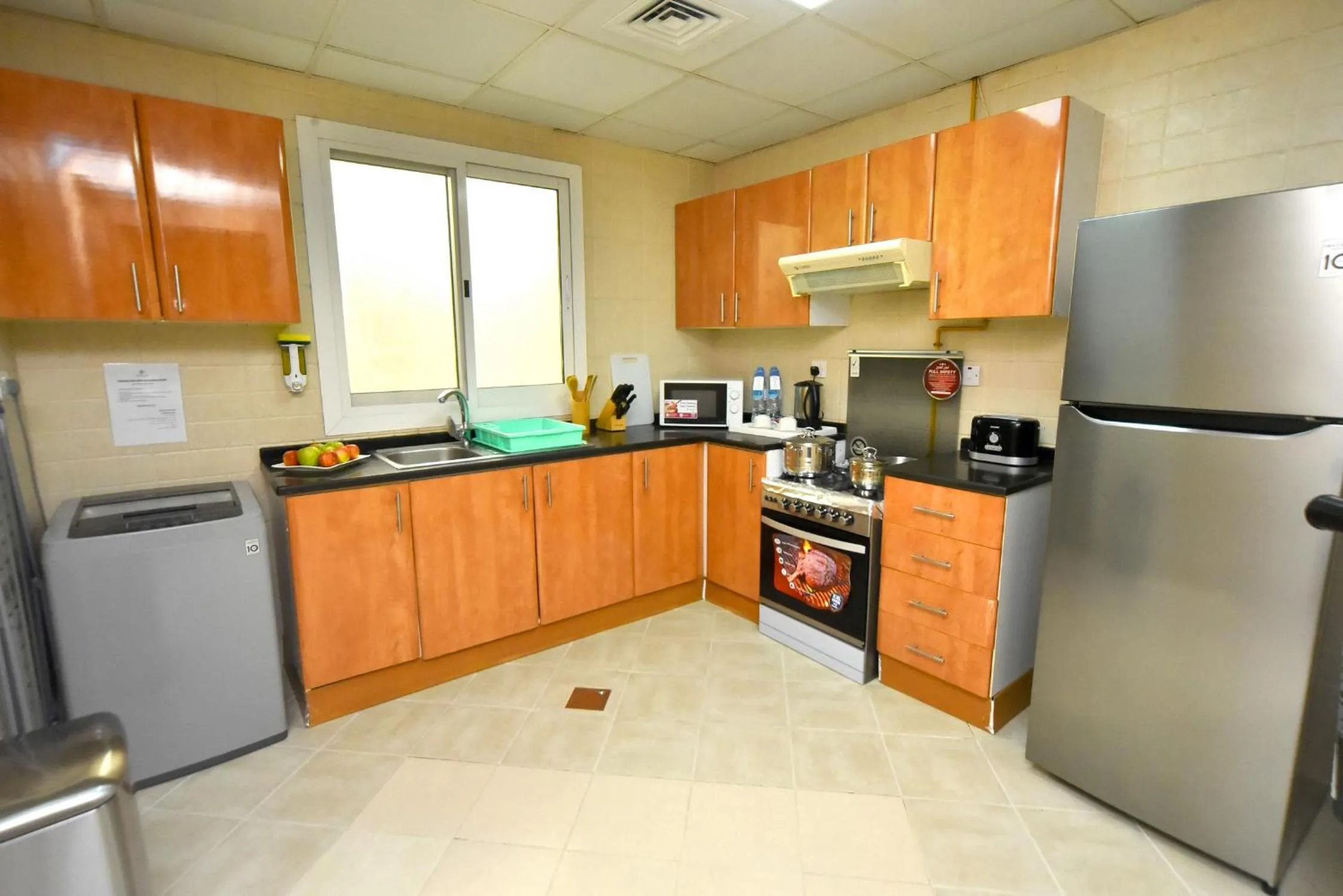 Kitchen or kitchenette in Emirates Stars Hotel Apartments Dubai