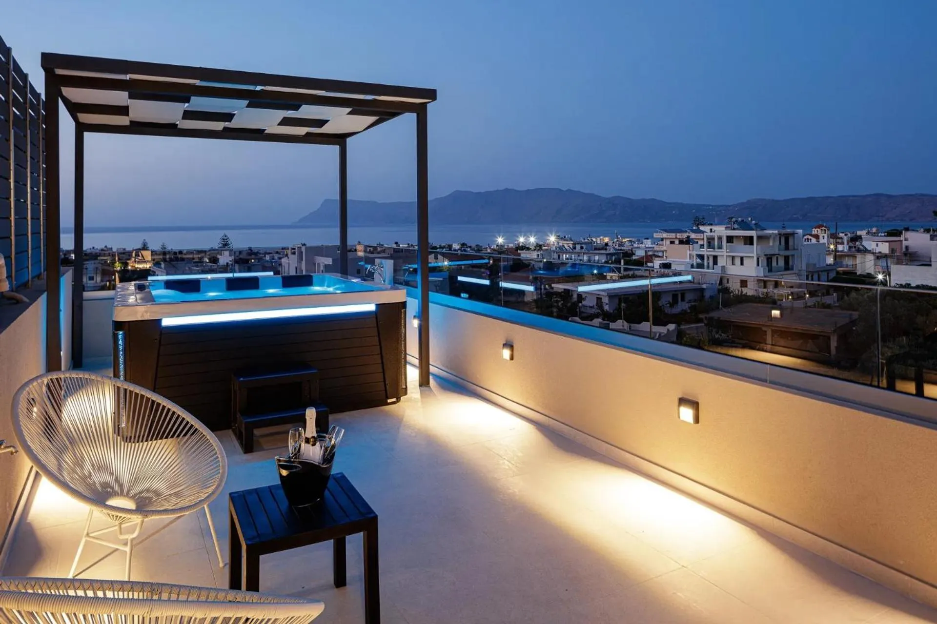 Hot Tub in Sapphire Blue Suites