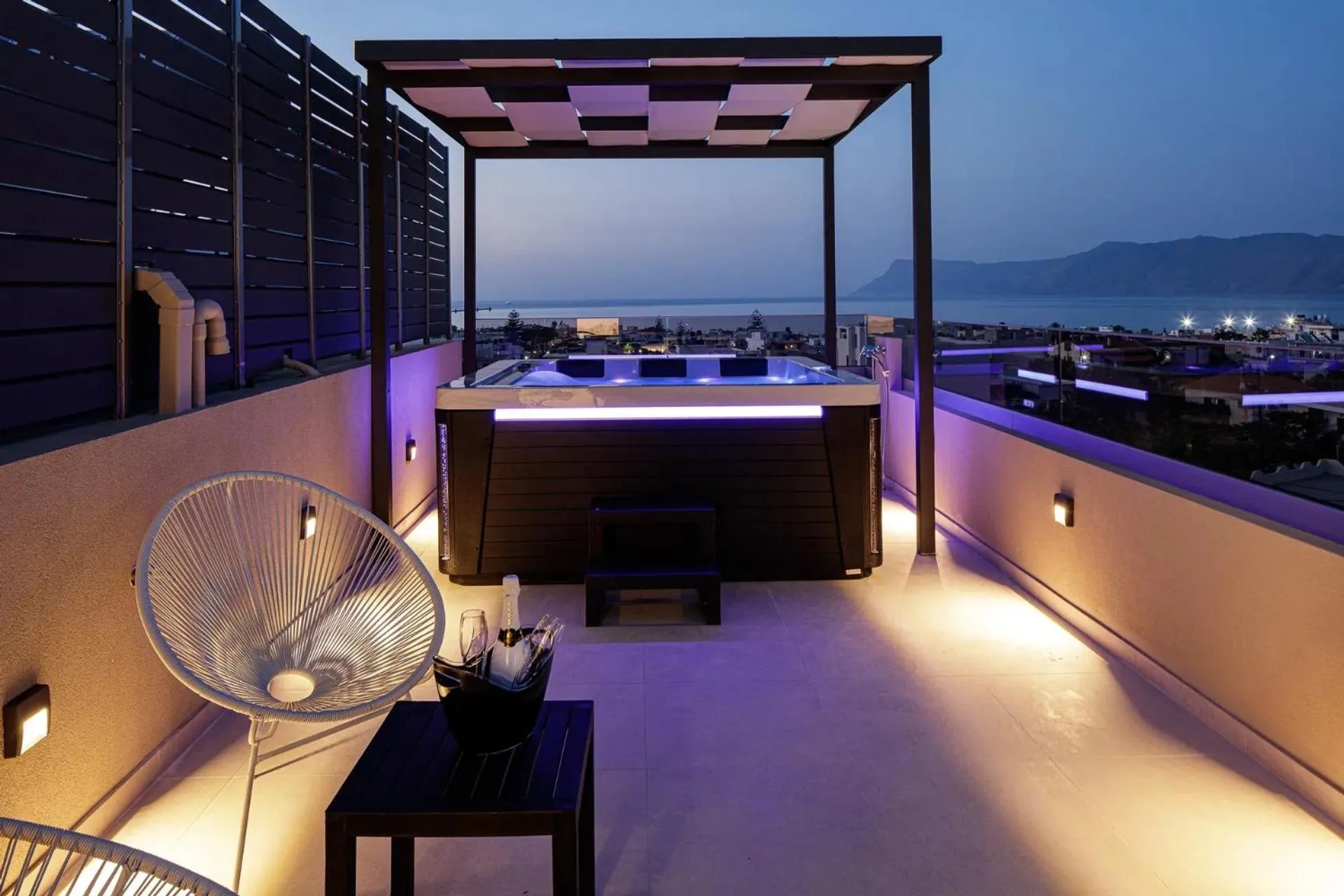 Hot Tub in Sapphire Blue Suites