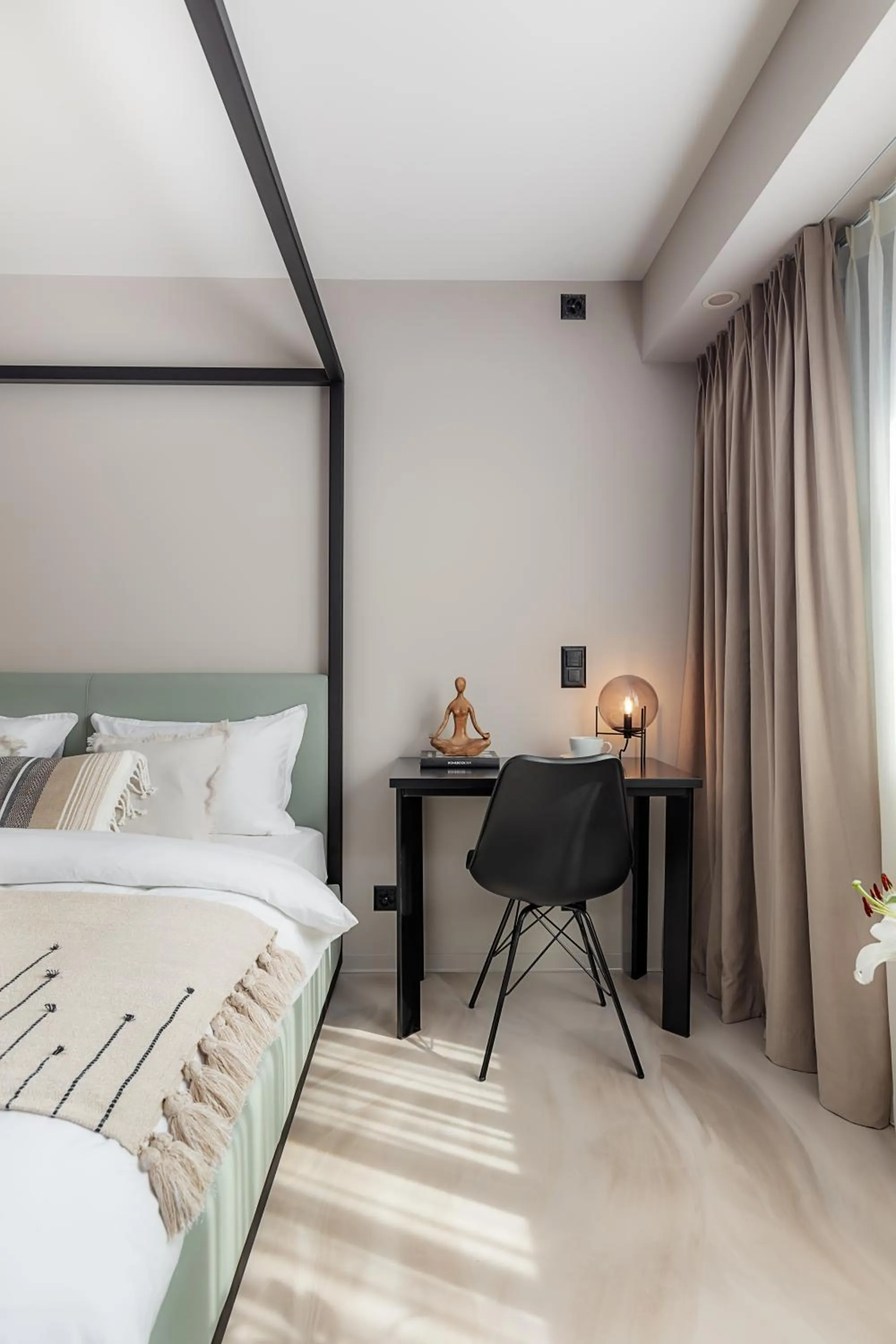 hair dresser, Bed in VISIONAPARTMENTS Basel - contactless check-in