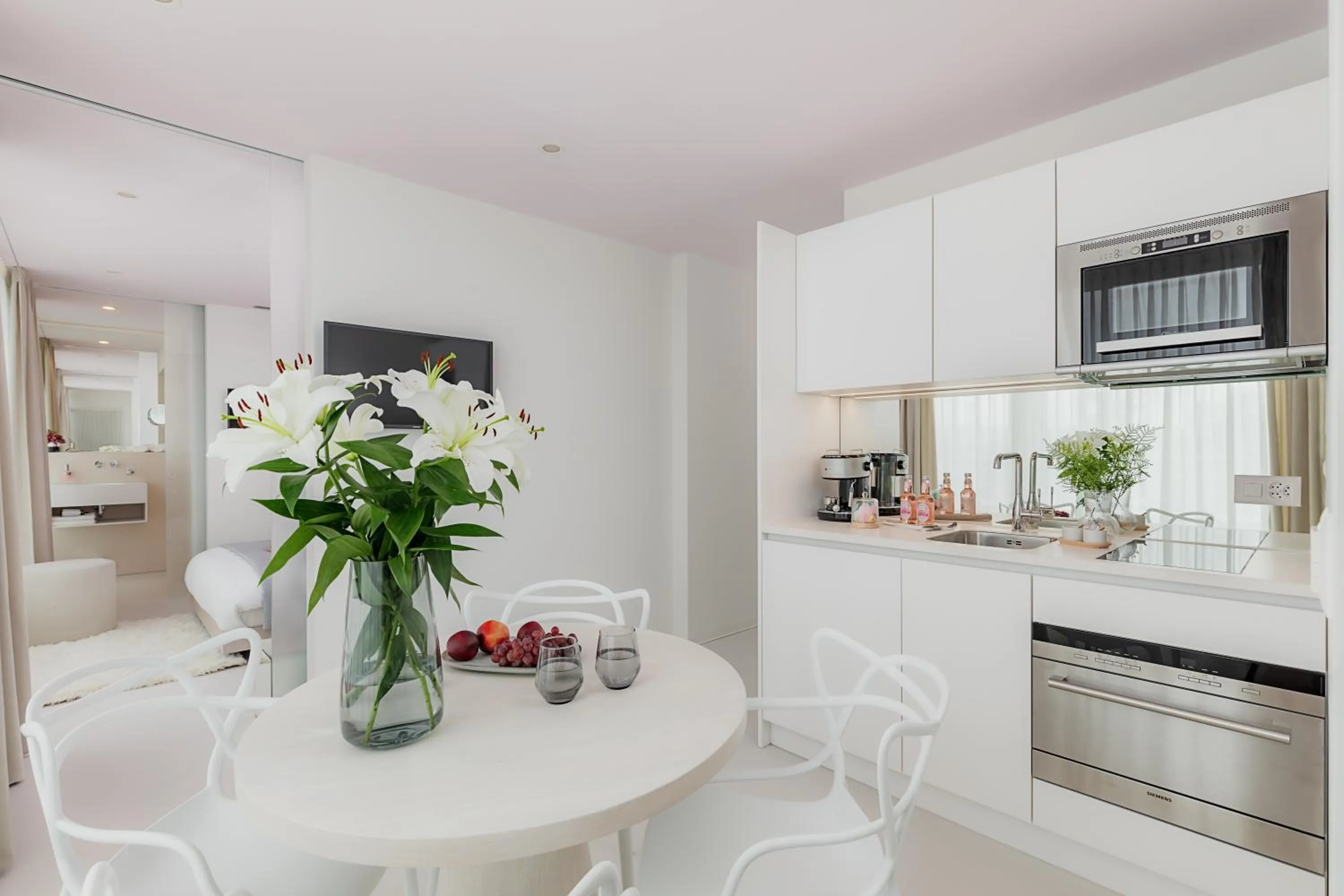 Kitchen or kitchenette in VISIONAPARTMENTS Basel - contactless check-in