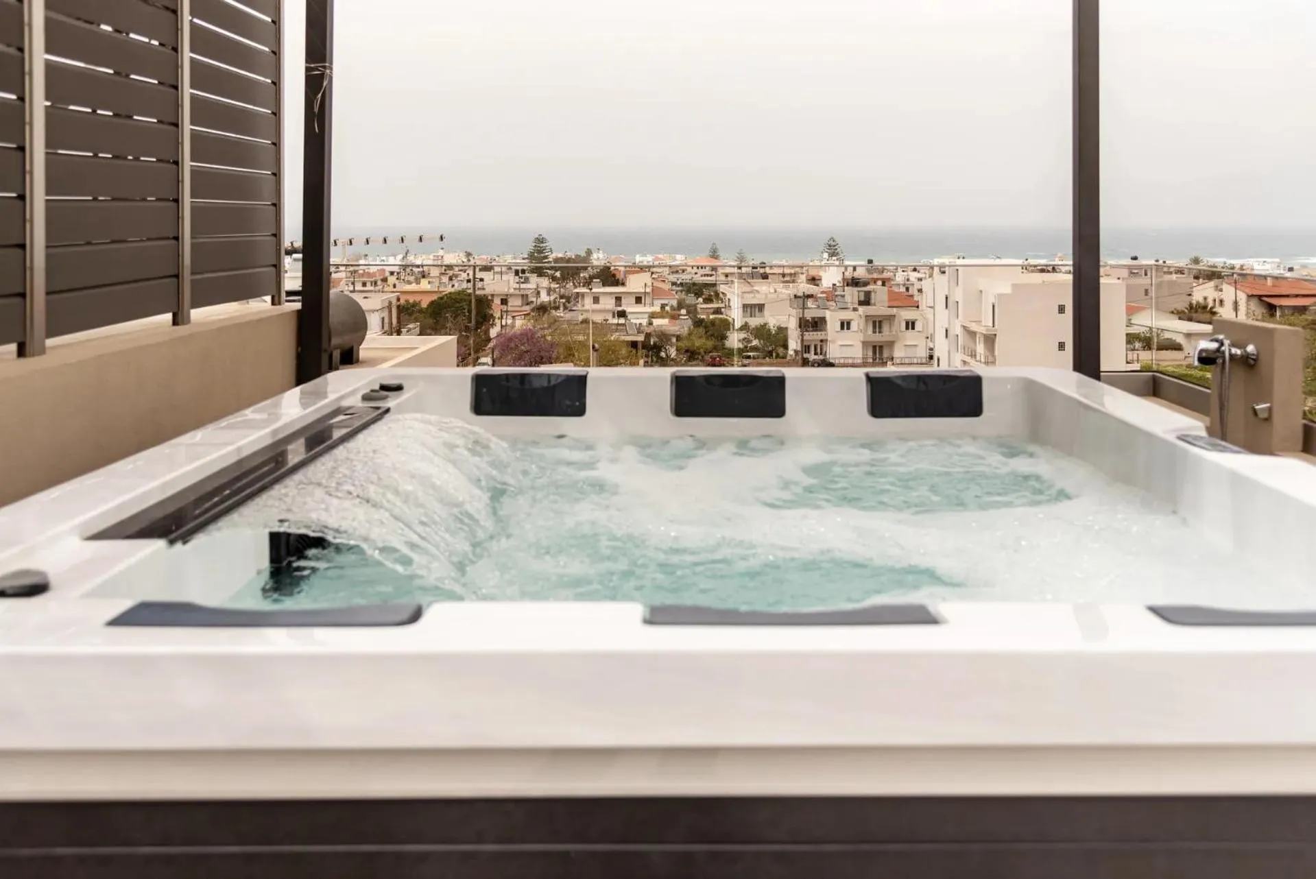 Hot Tub in Sapphire Horizon Suites