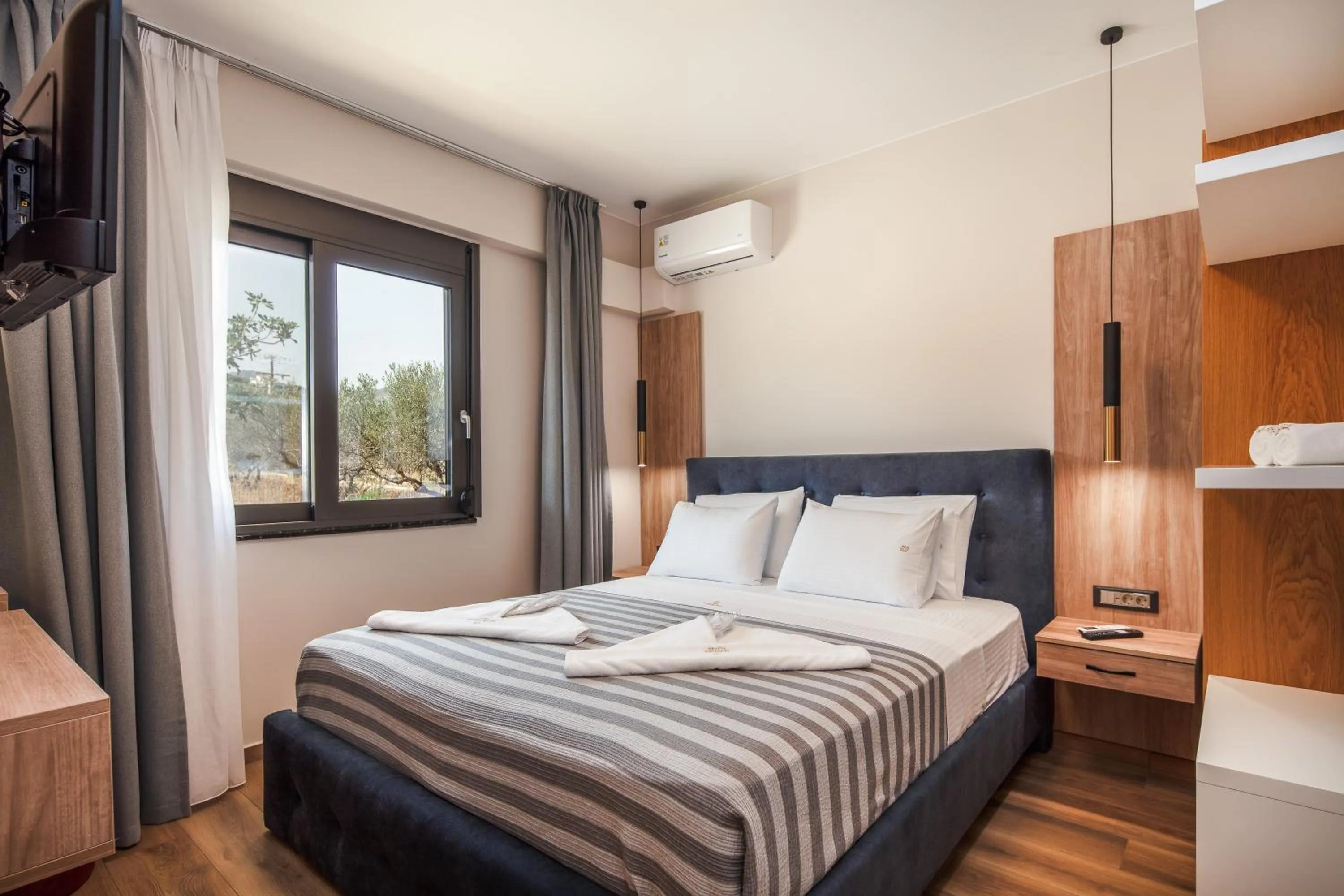 Bedroom, Bed in Sapphire Horizon Suites