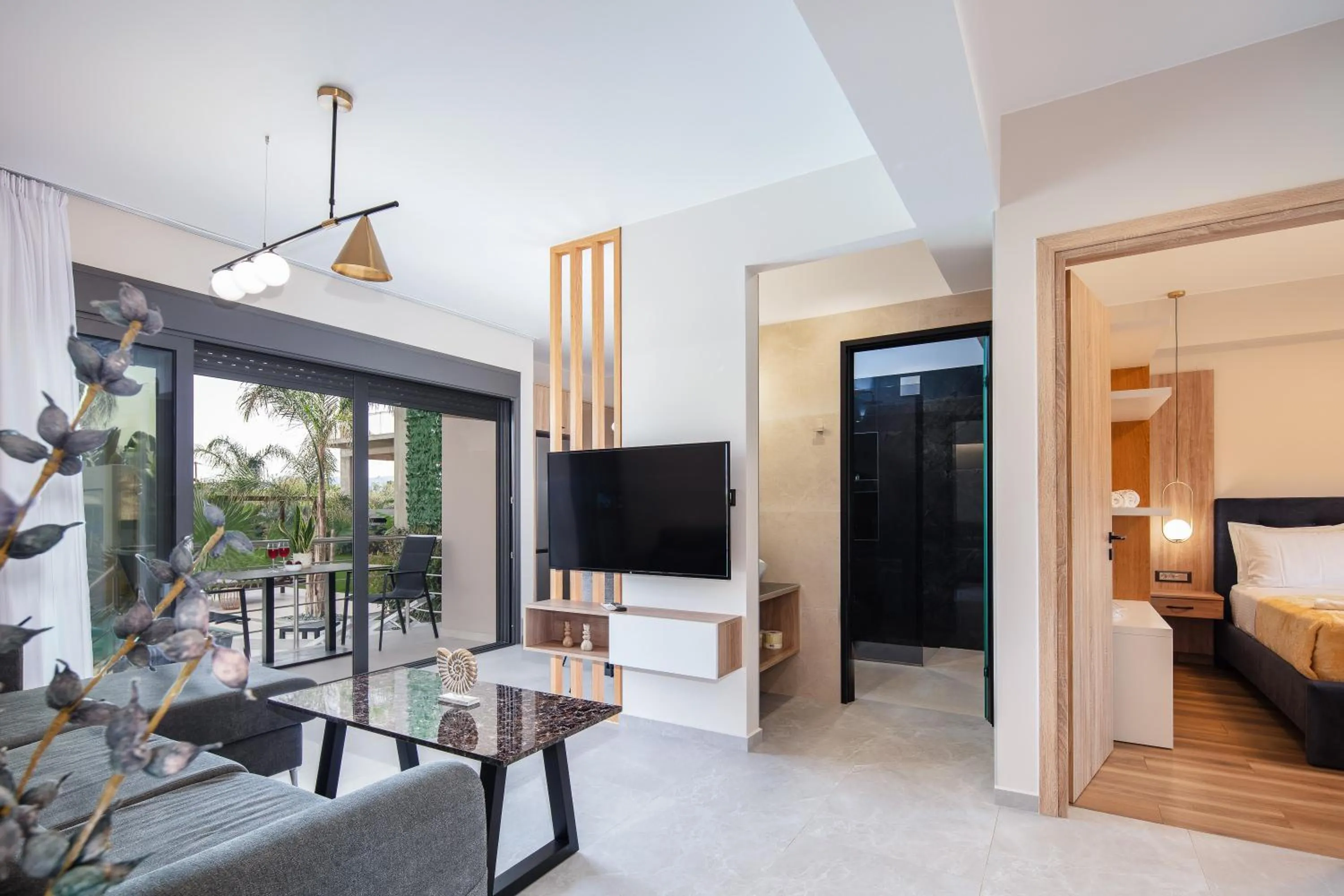 TV and multimedia, Bed in Sapphire Horizon Suites