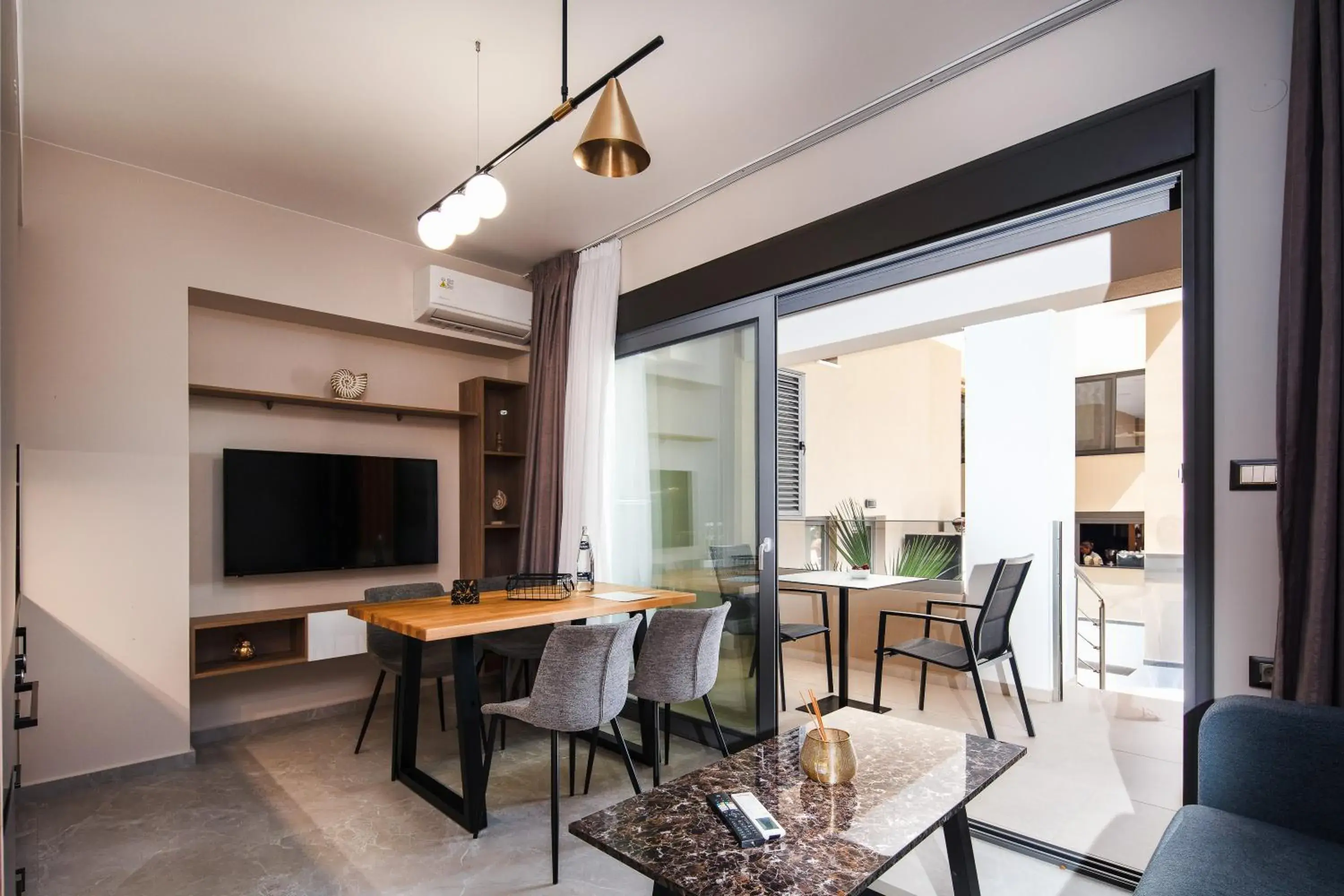 Superior Suite with Pool View in Sapphire Horizon Suites Superior Suite with Pool View in Sapphire Horizon Suites