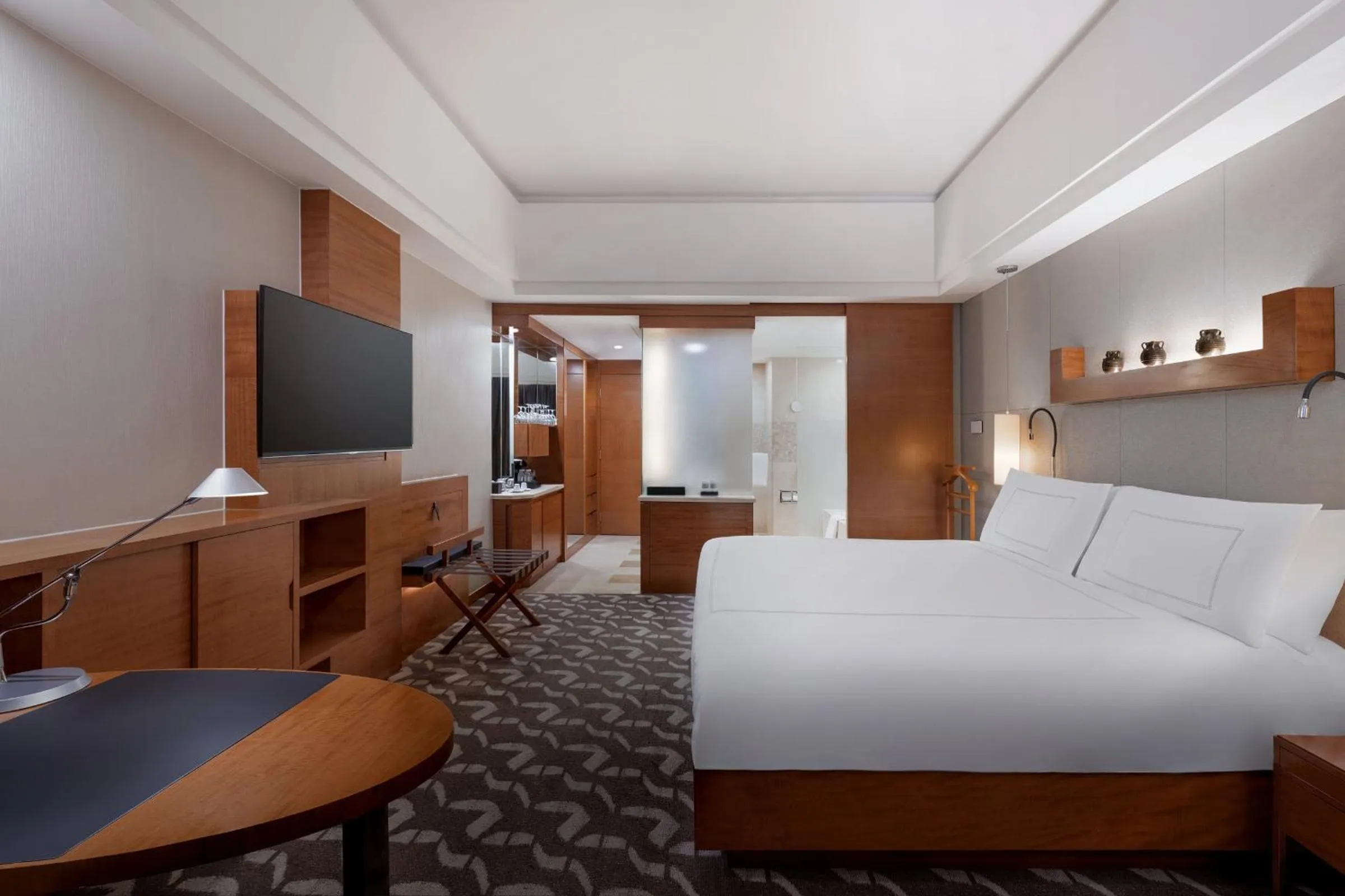 Property logo or sign, Bed in Swissôtel Grand Shanghai - Stroll down West Nanjing Road and soak in downtown Shanghai vibrancy