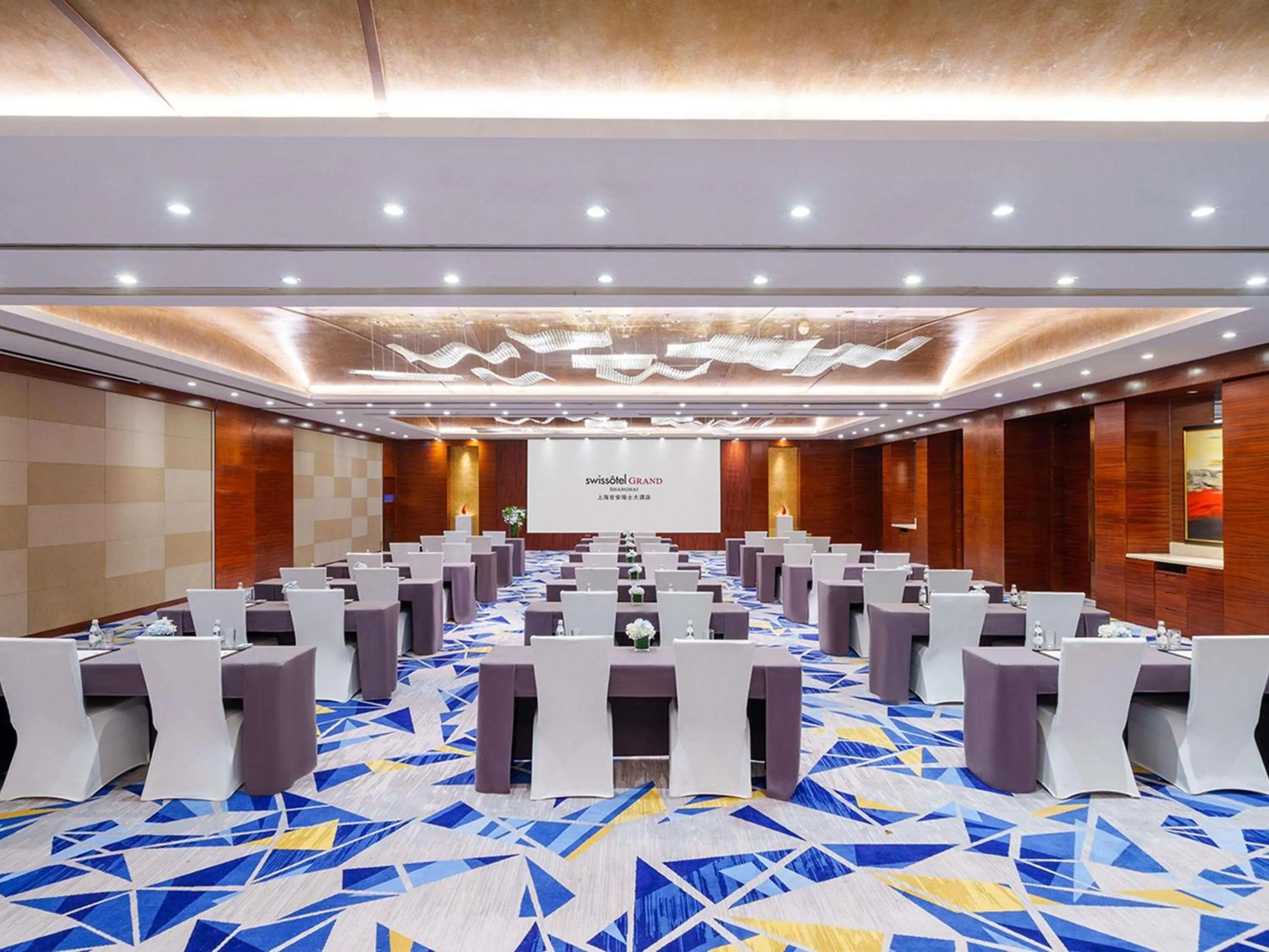 Meeting/conference room in Swissôtel Grand Shanghai - Stroll down West Nanjing Road and soak in downtown Shanghai vibrancy