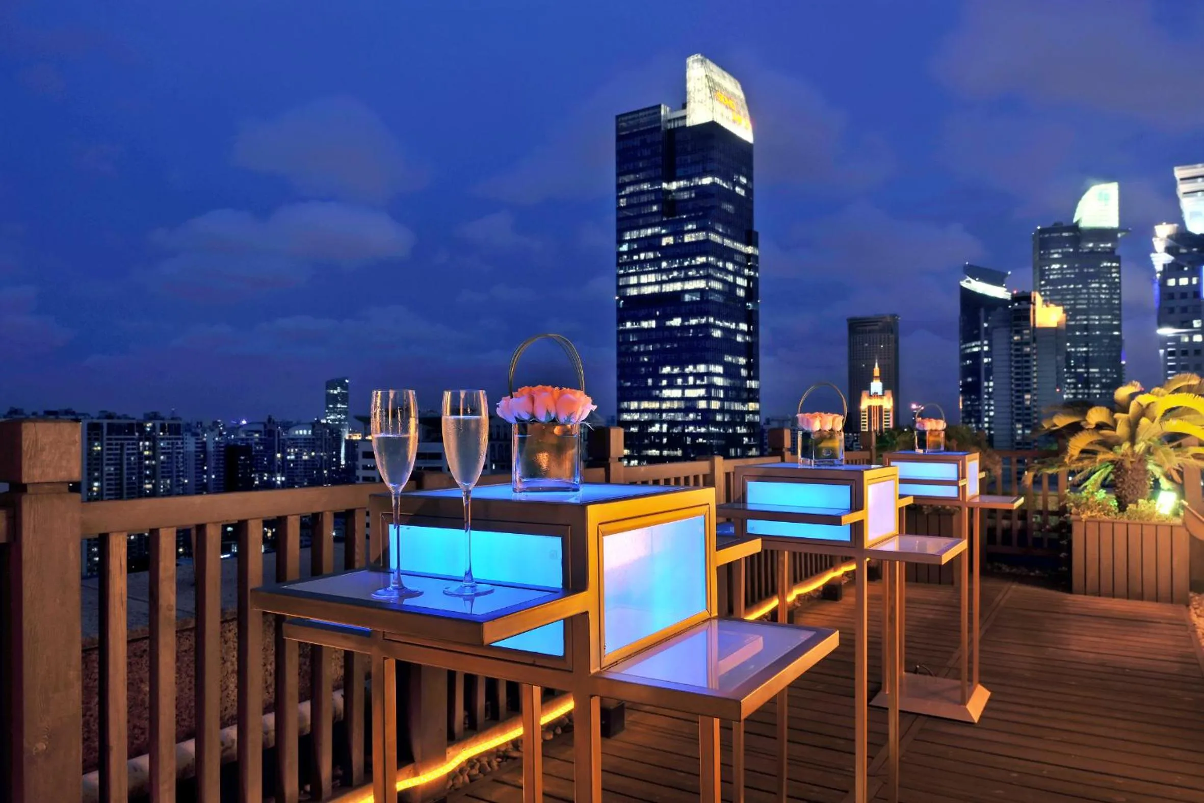Balcony/Terrace in Swissôtel Grand Shanghai - Stroll down West Nanjing Road and soak in downtown Shanghai vibrancy