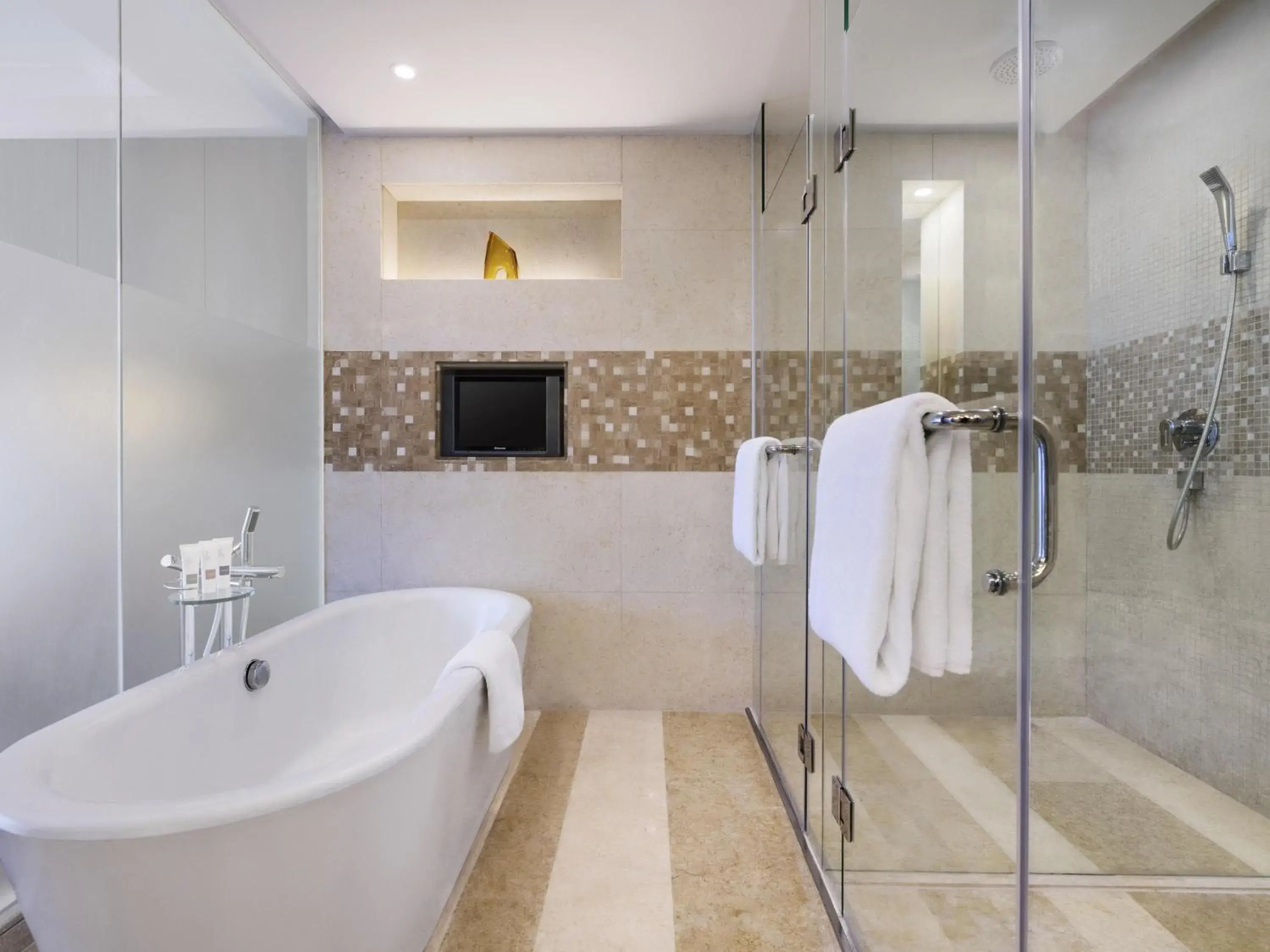 Bedroom in Swissôtel Grand Shanghai Bedroom in Swissôtel Grand Shanghai