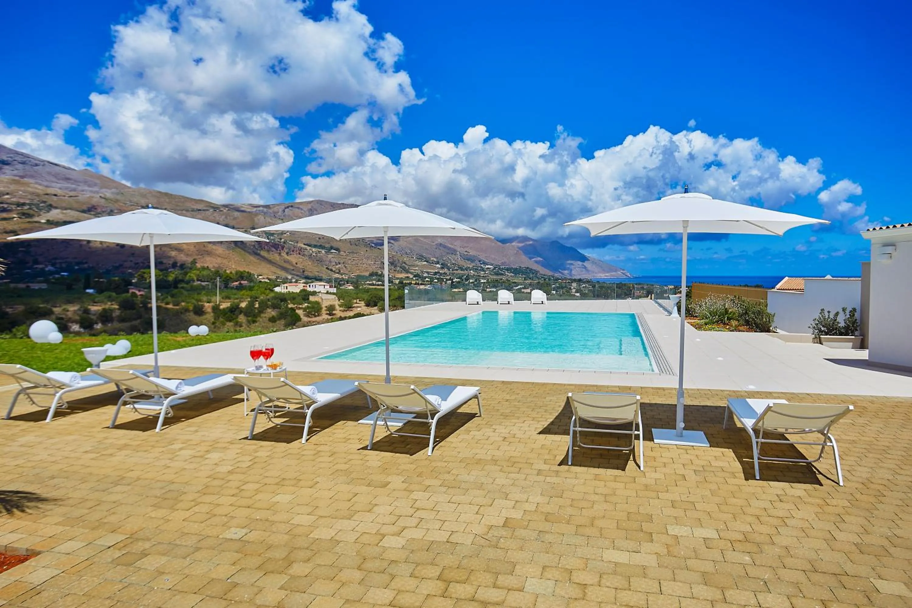 Swimming pool in Villa Etesiae