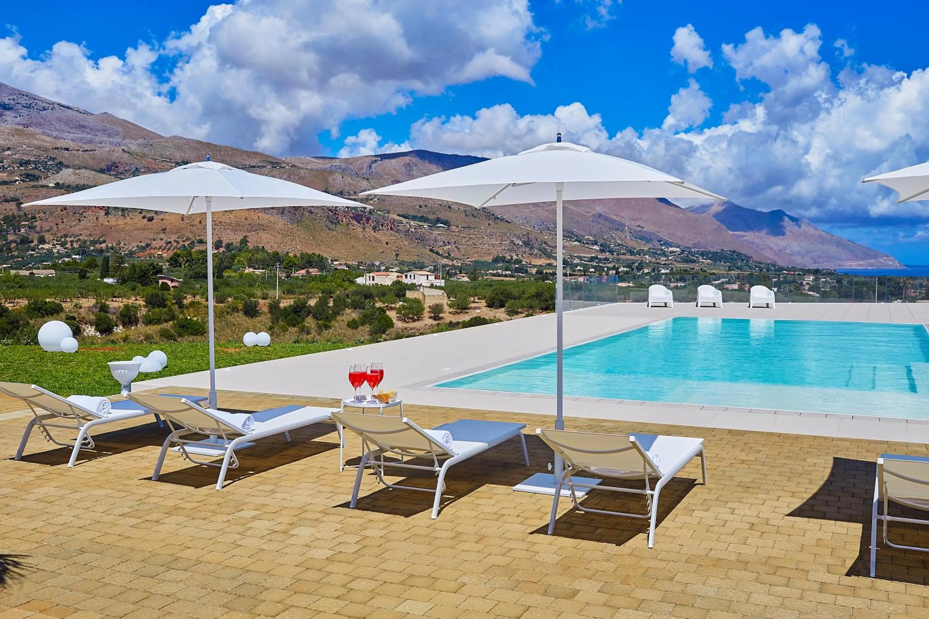 Swimming pool in Villa Etesiae