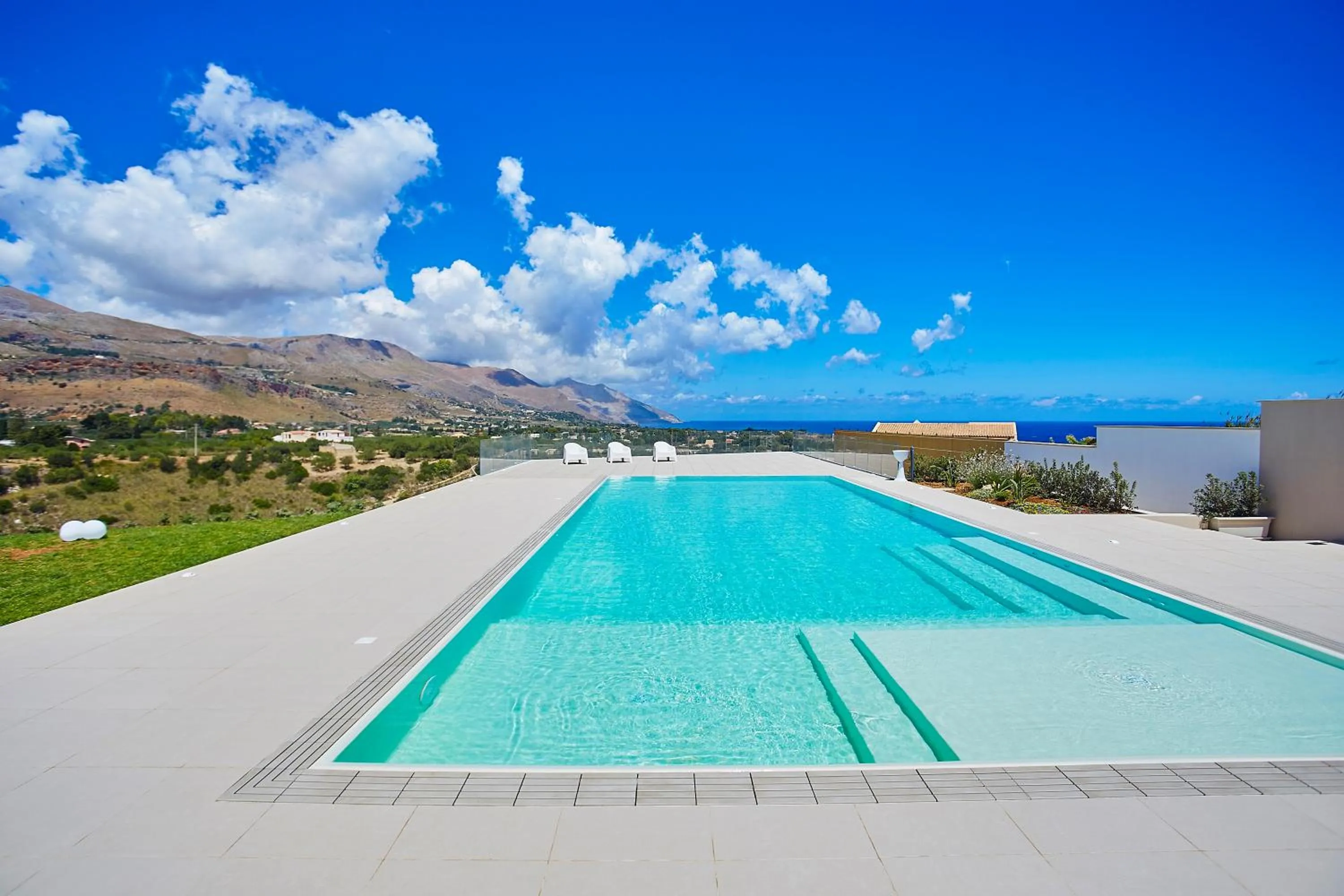 Swimming pool in Villa Etesiae