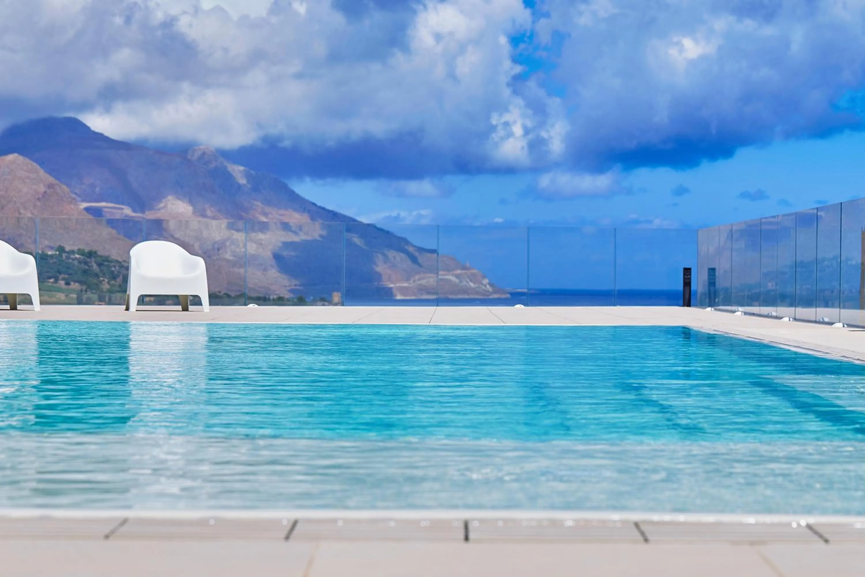 Swimming pool in Villa Etesiae