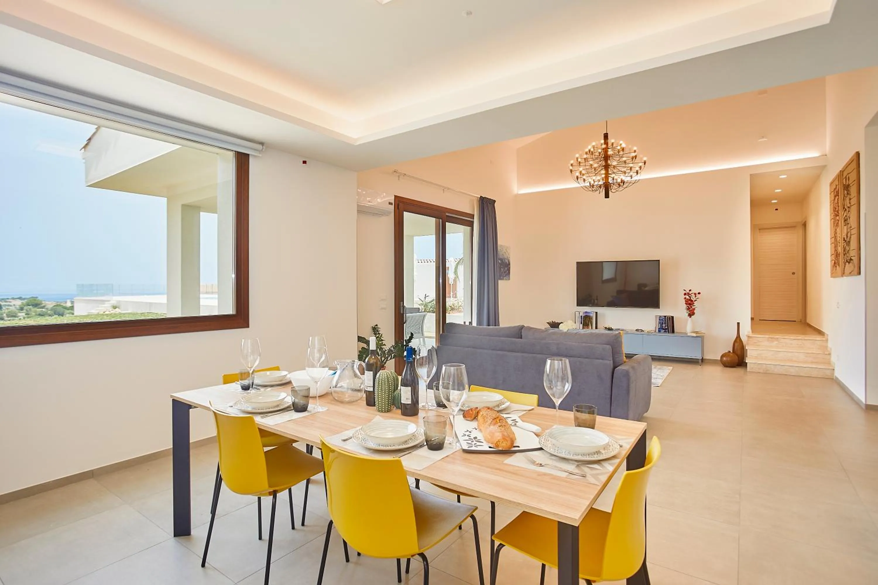 Communal lounge/ TV room in Villa Etesiae
