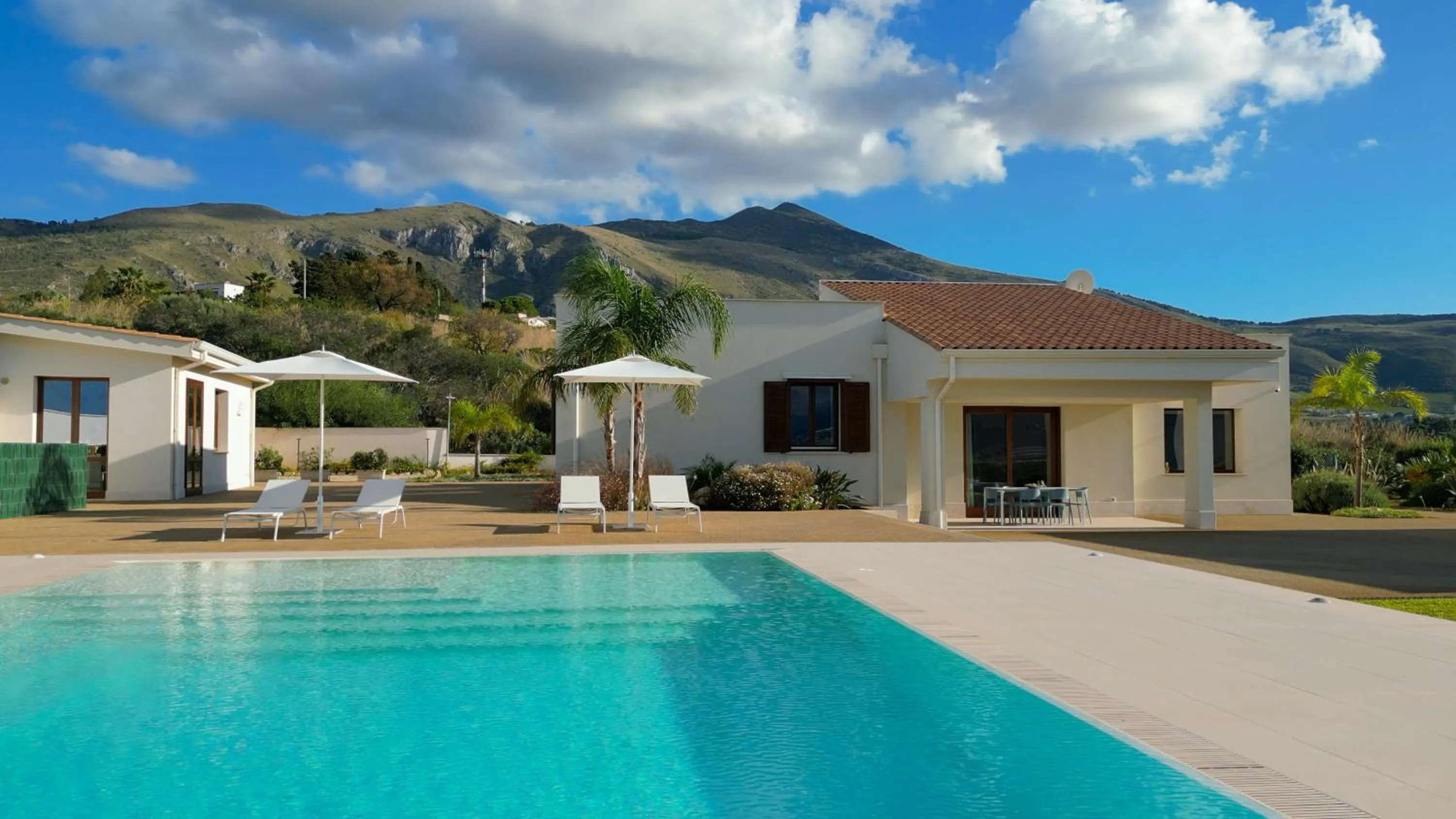 Property building in Villa Etesiae