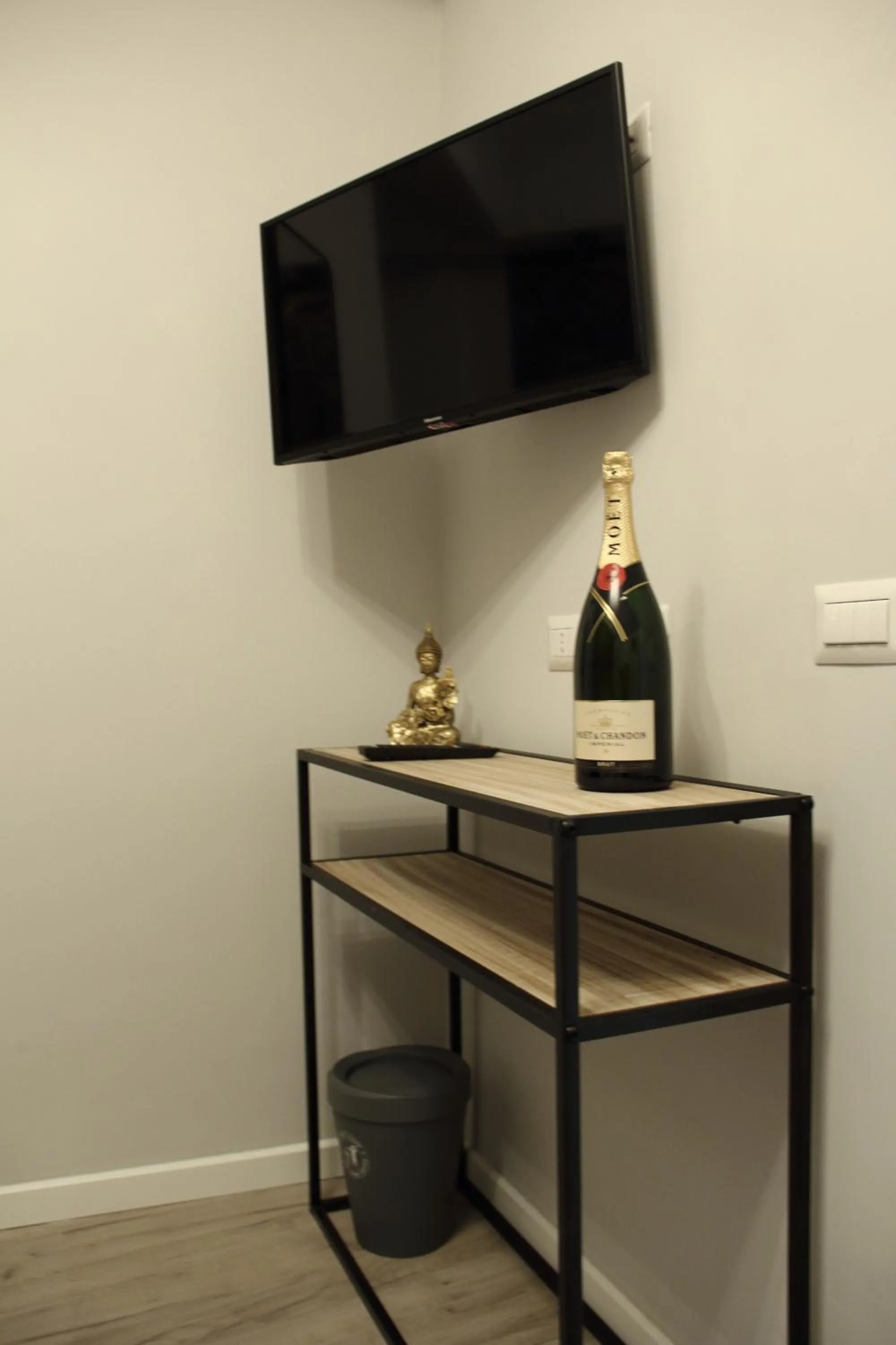 Vite 99 spanish steps room