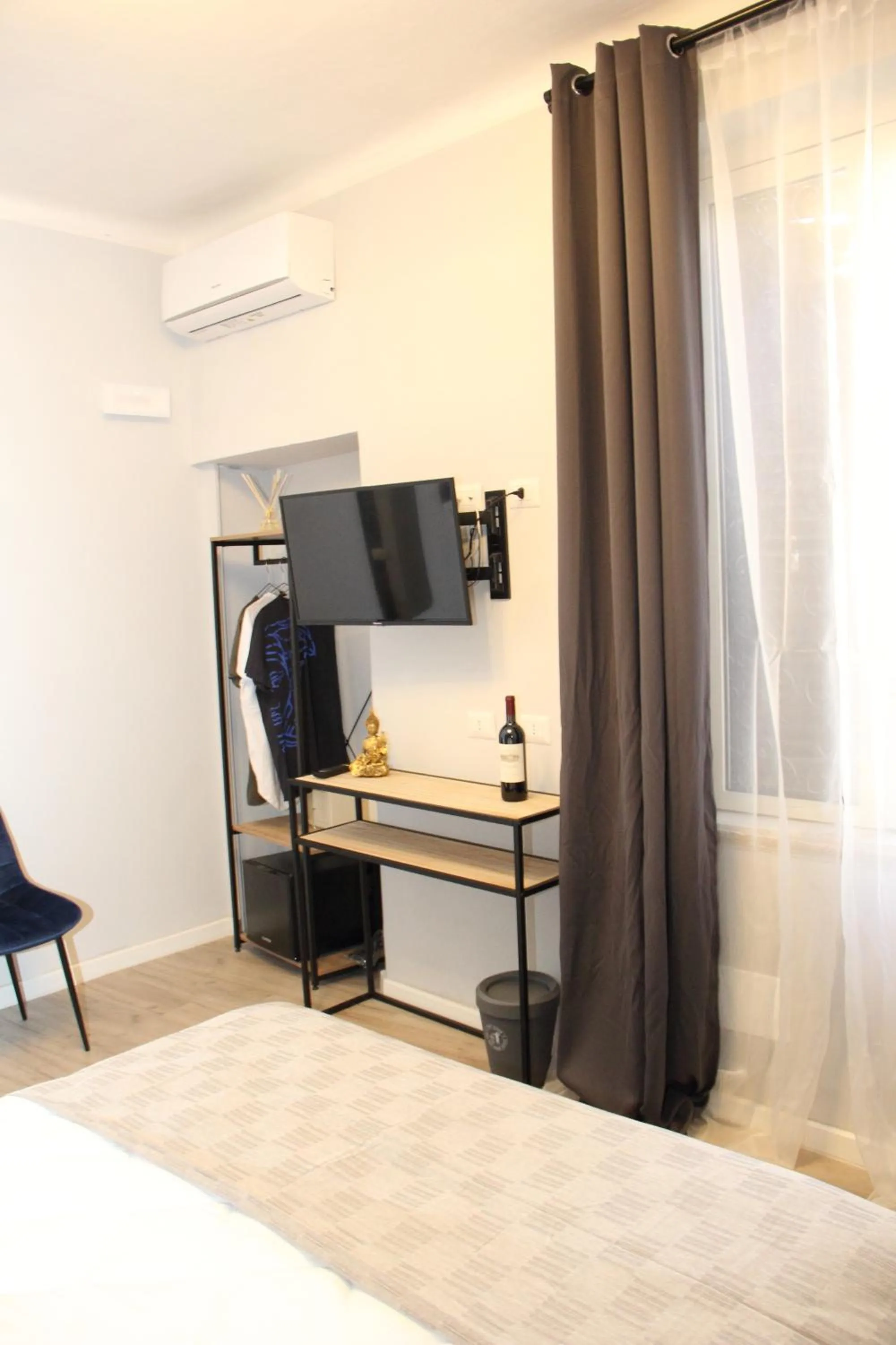 Bed in Vite 99 spanish steps room