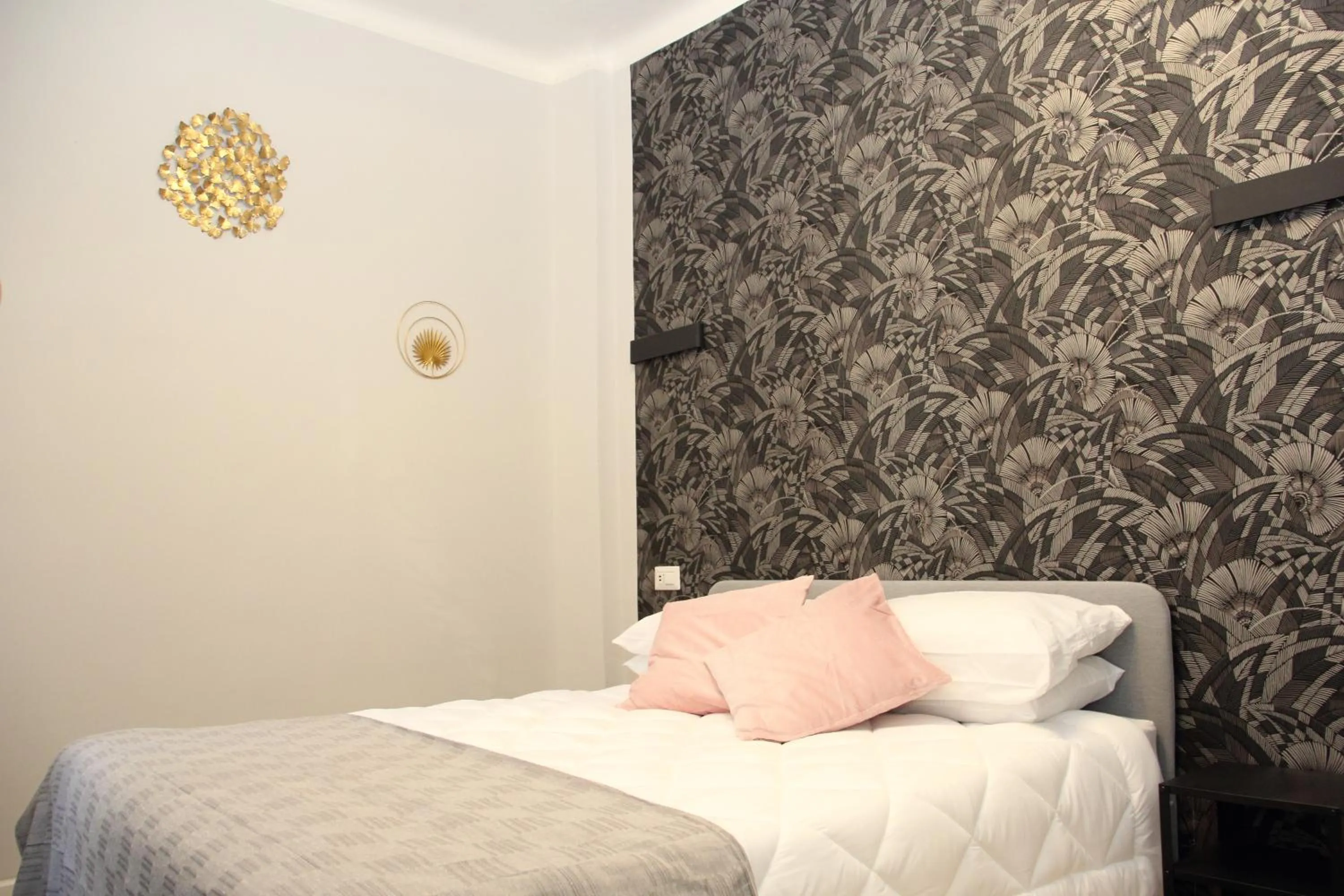 Bed in Vite 99 spanish steps room