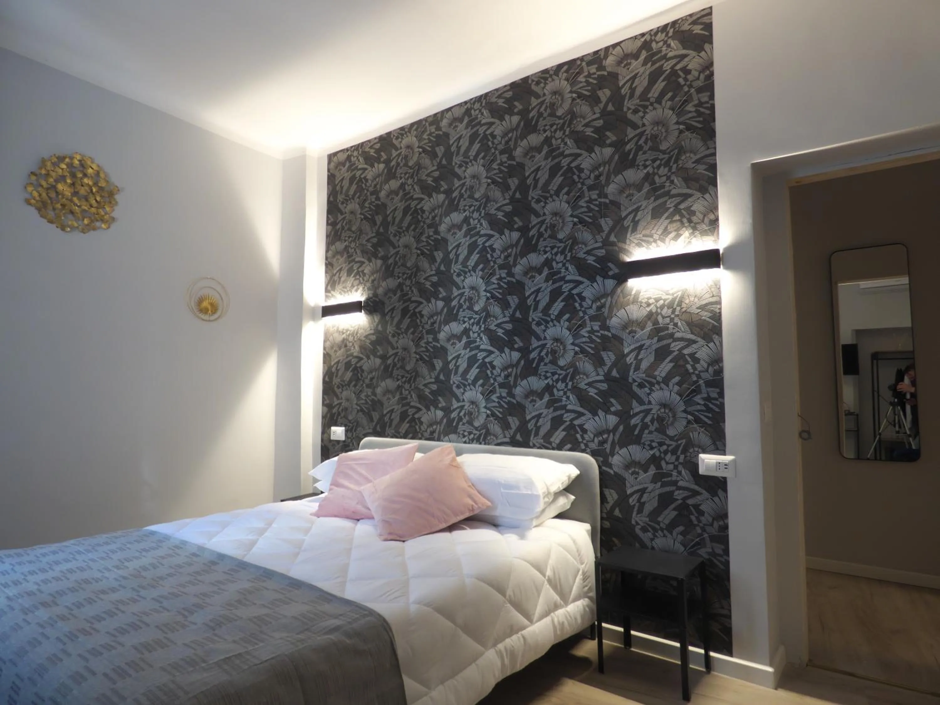 Bed in Vite 99 spanish steps room