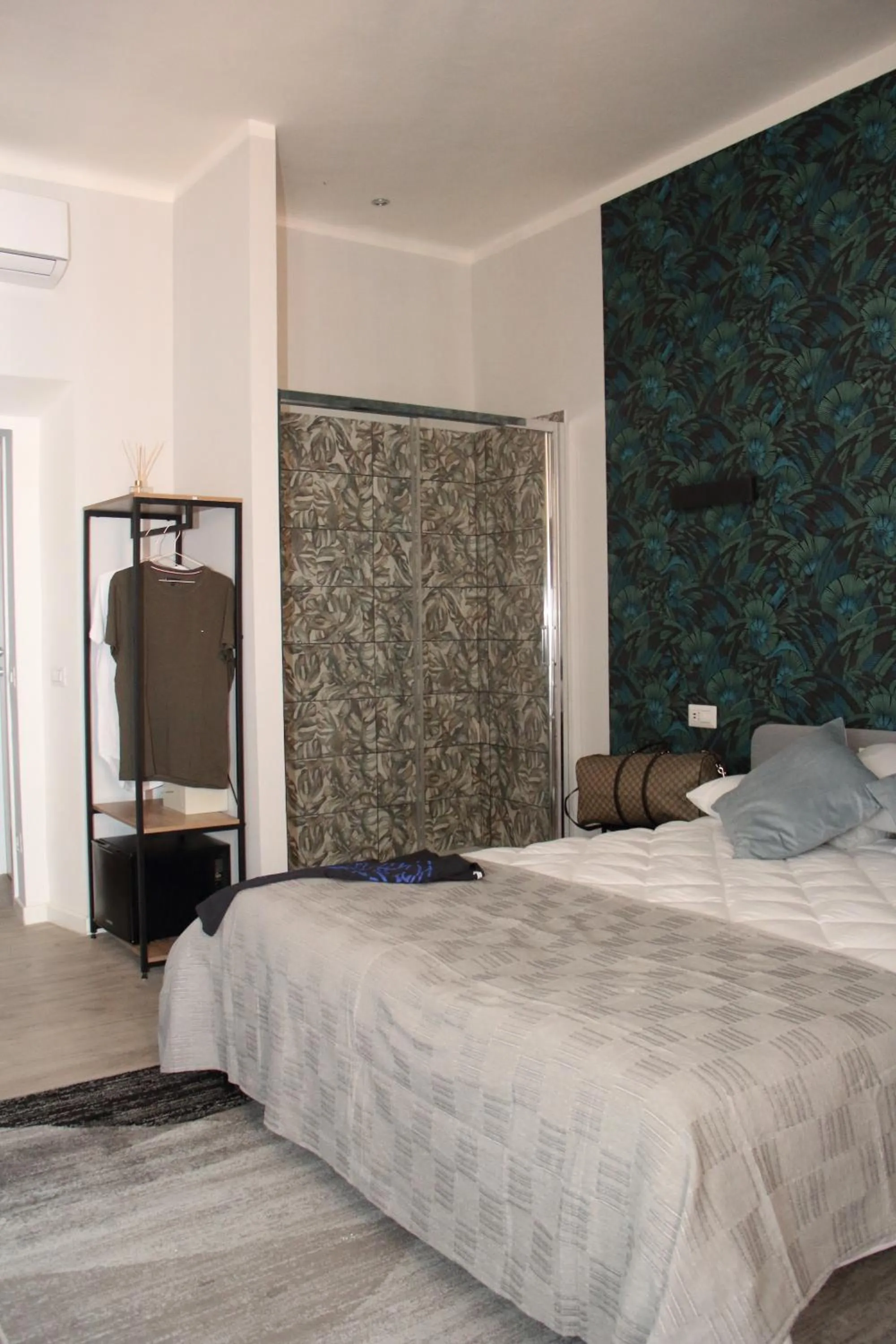 Bed in Vite 99 spanish steps room