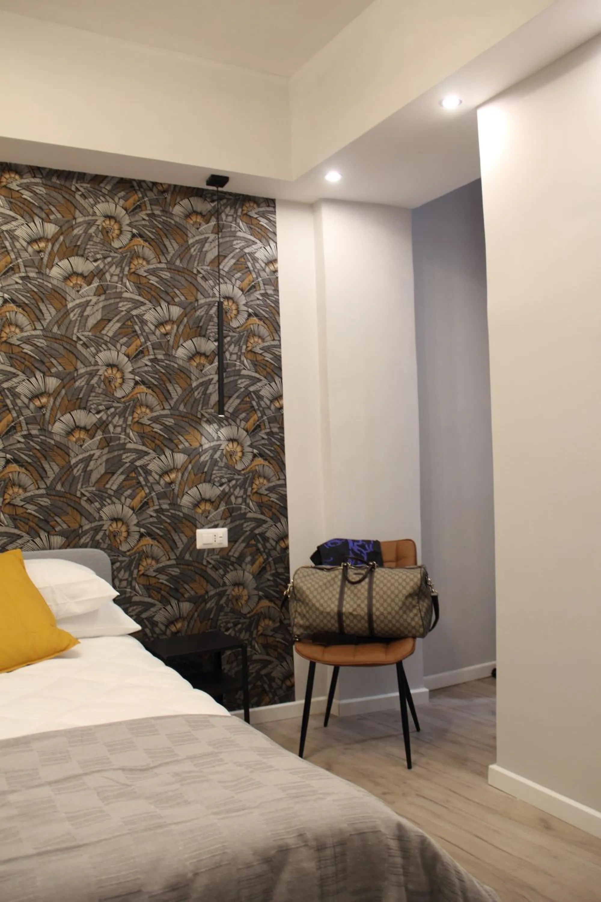 Bed in Vite 99 spanish steps room