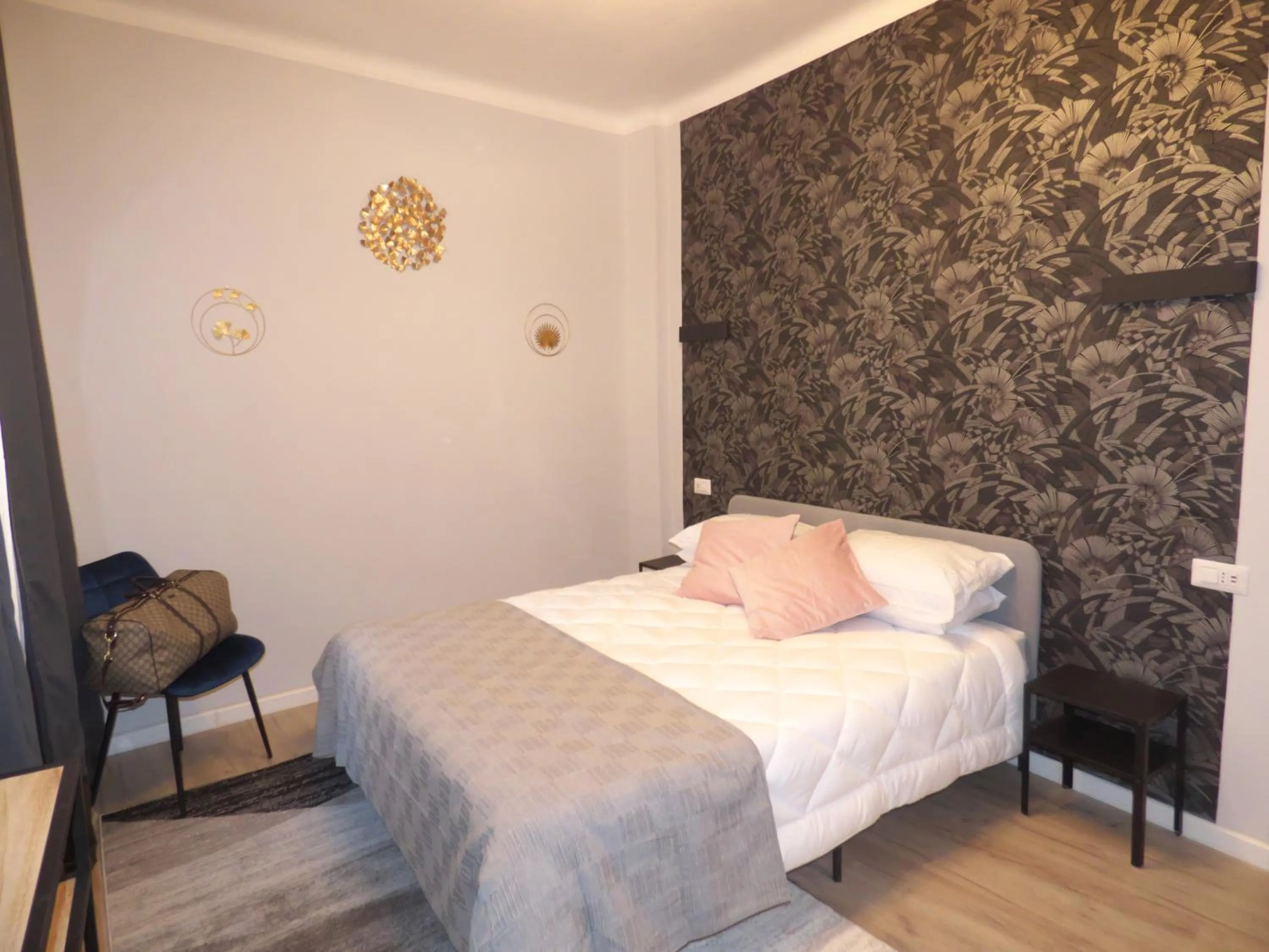 Bed in Vite 99 spanish steps room