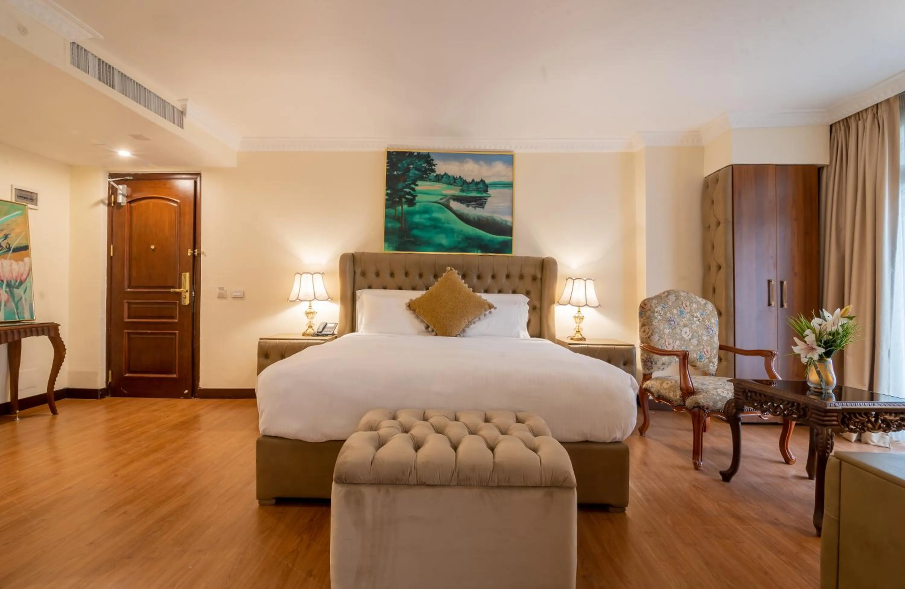 Bedroom, Bed in The Grand Palace Hotel