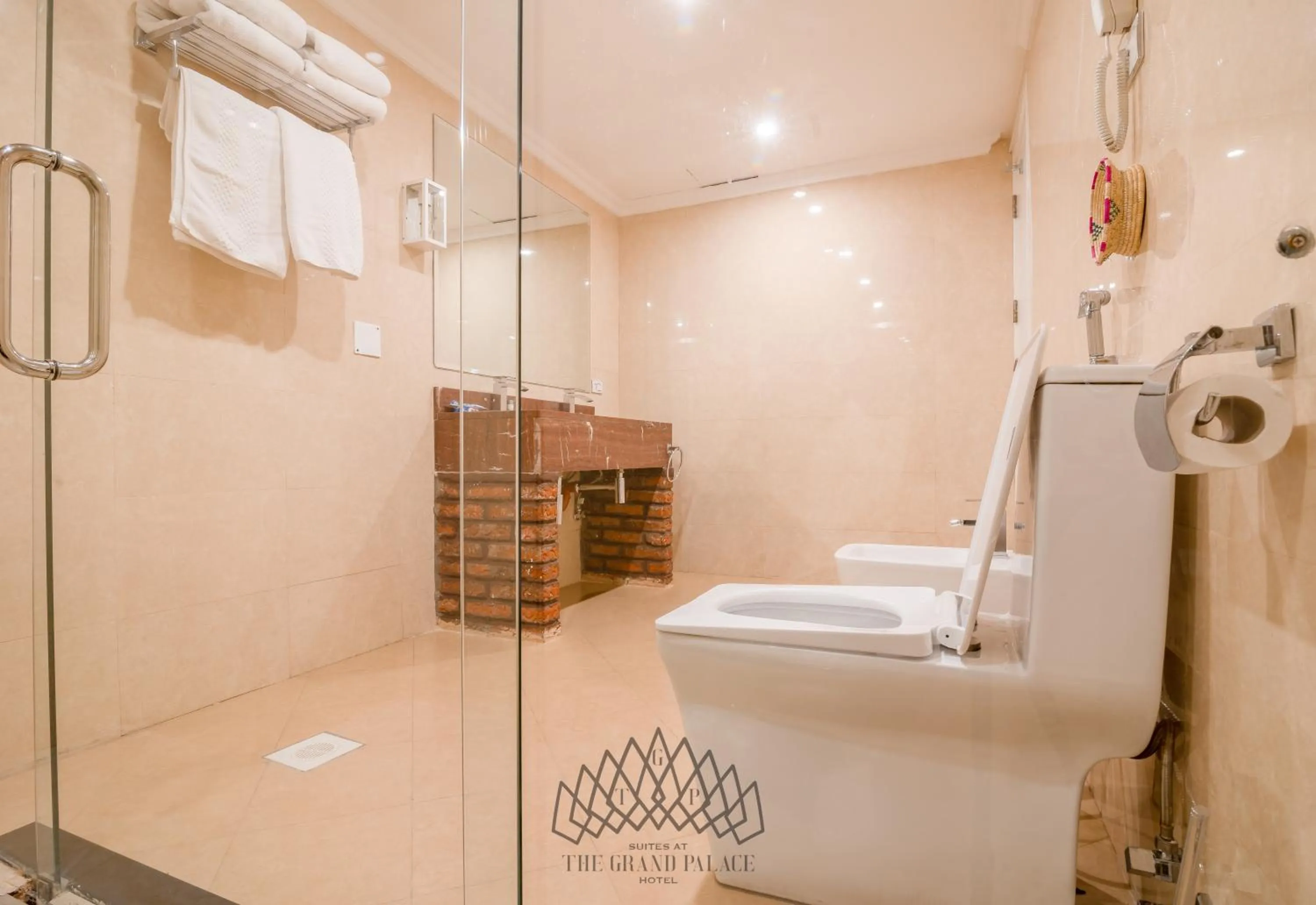 Shower in The Grand Palace Hotel