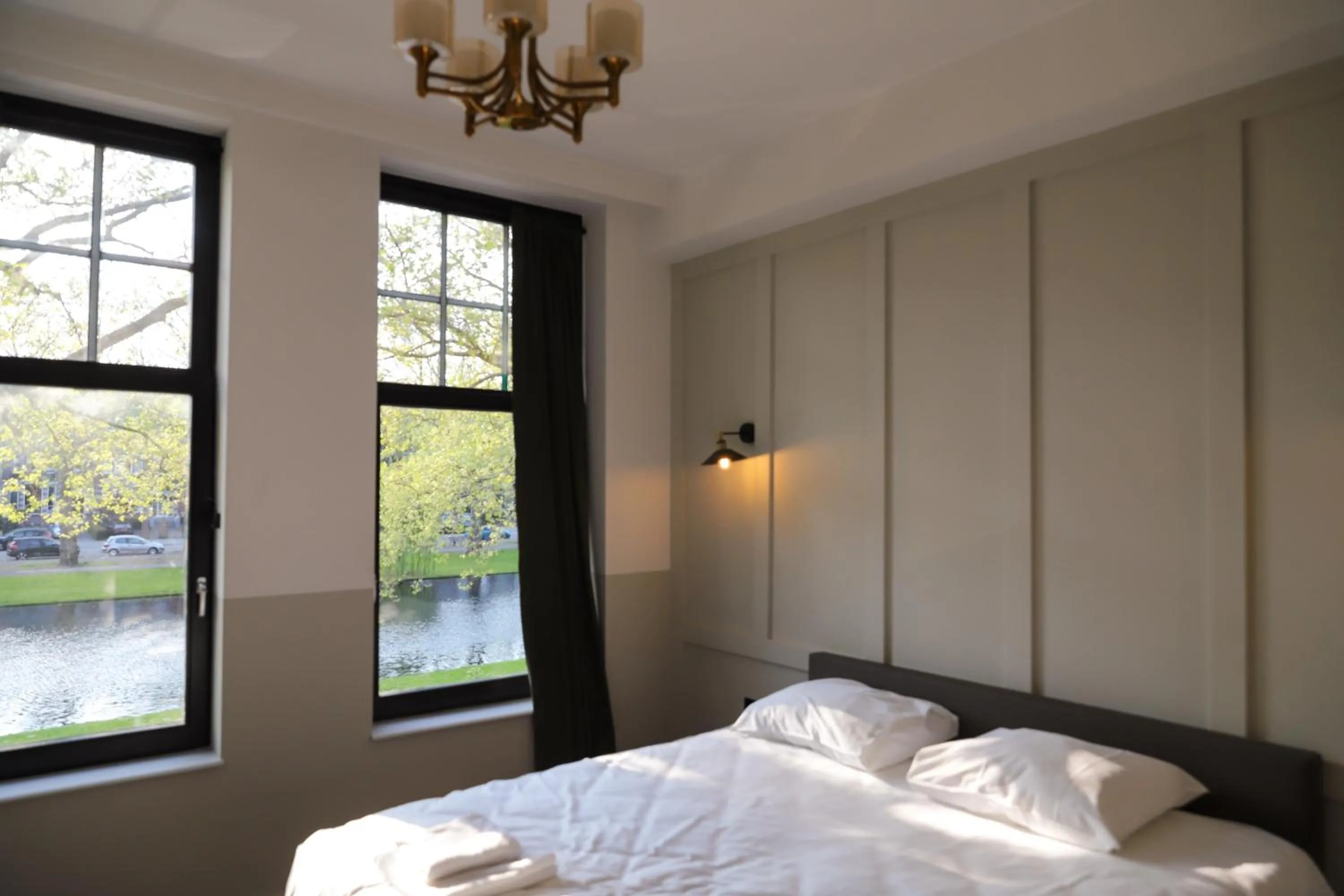 Bedroom, Bed in Mr.Lewis Rotterdam