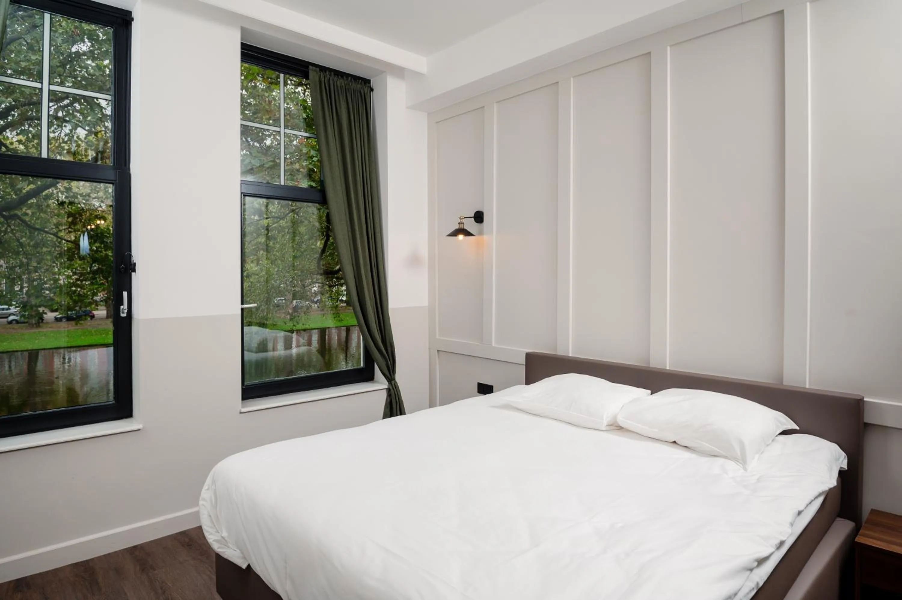 Bedroom, Bed in Mr.Lewis Rotterdam