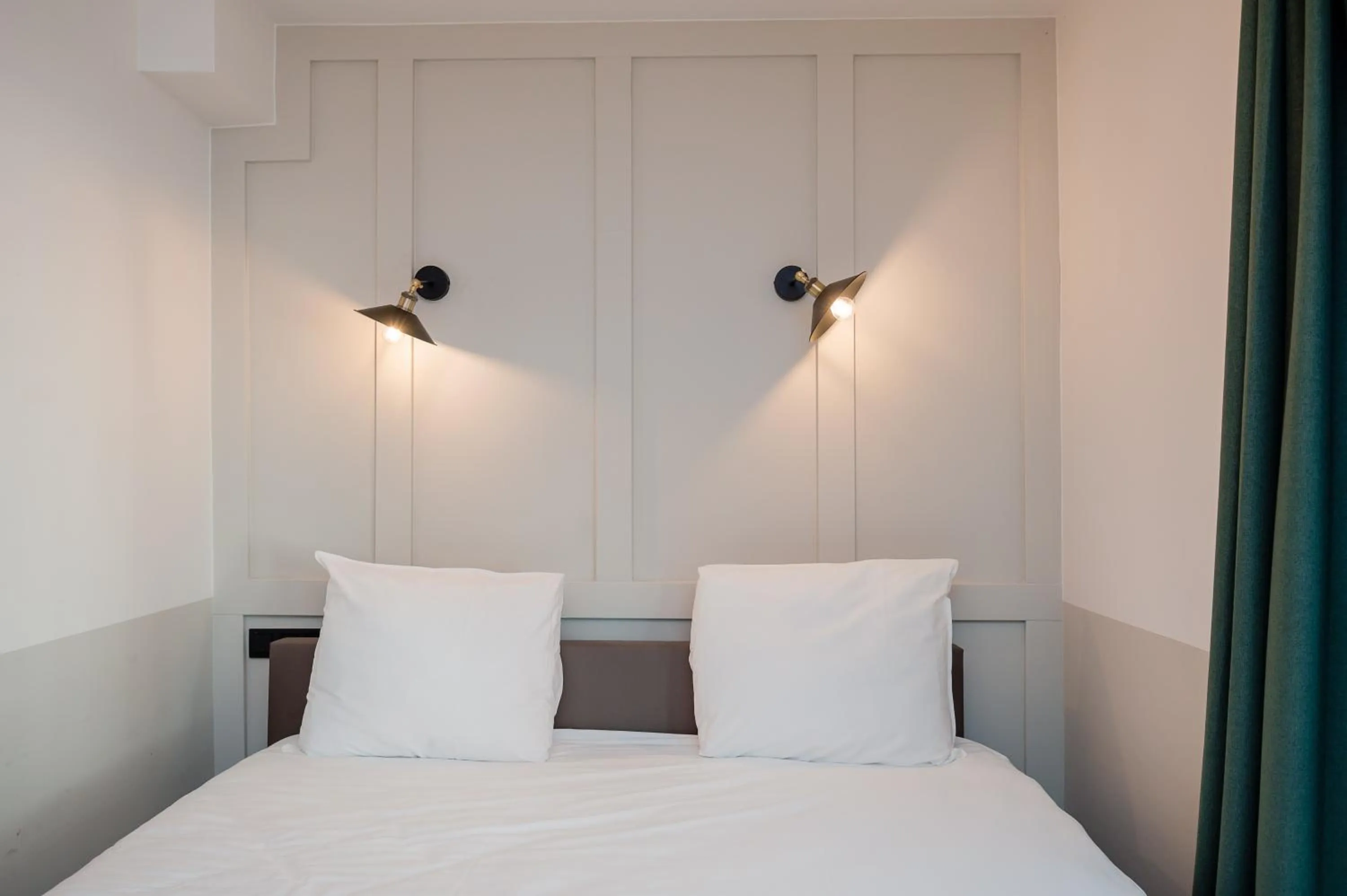 Bed in Mr.Lewis Rotterdam