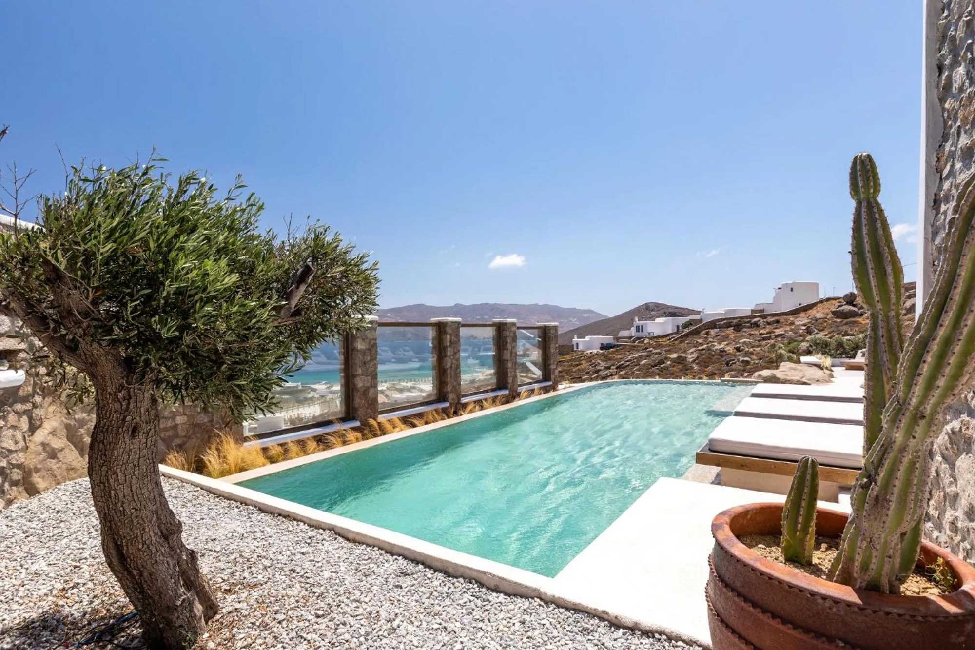 Swimming pool in Mykonos Panormos Villas