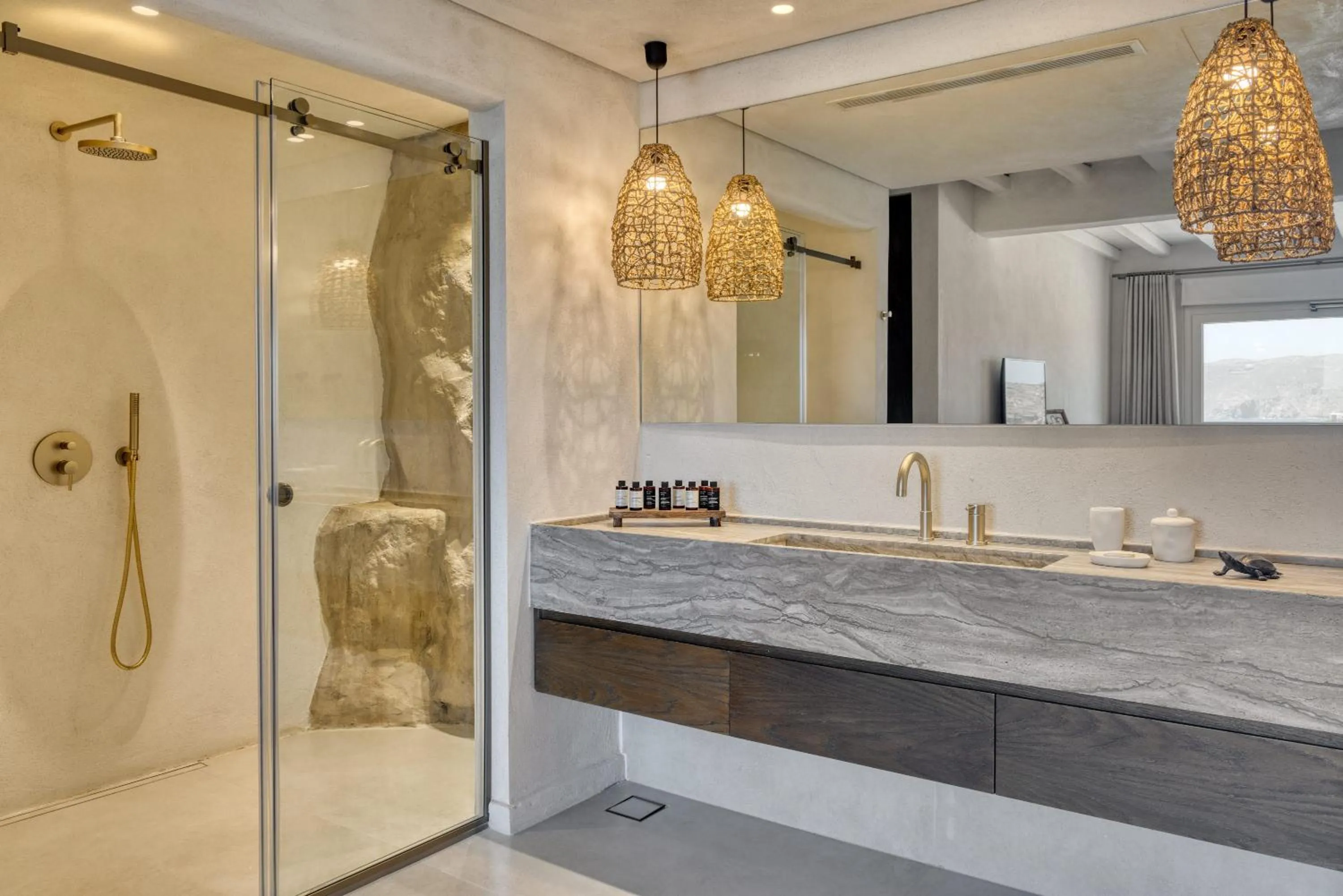 Bathroom in Mykonos Panormos Villas