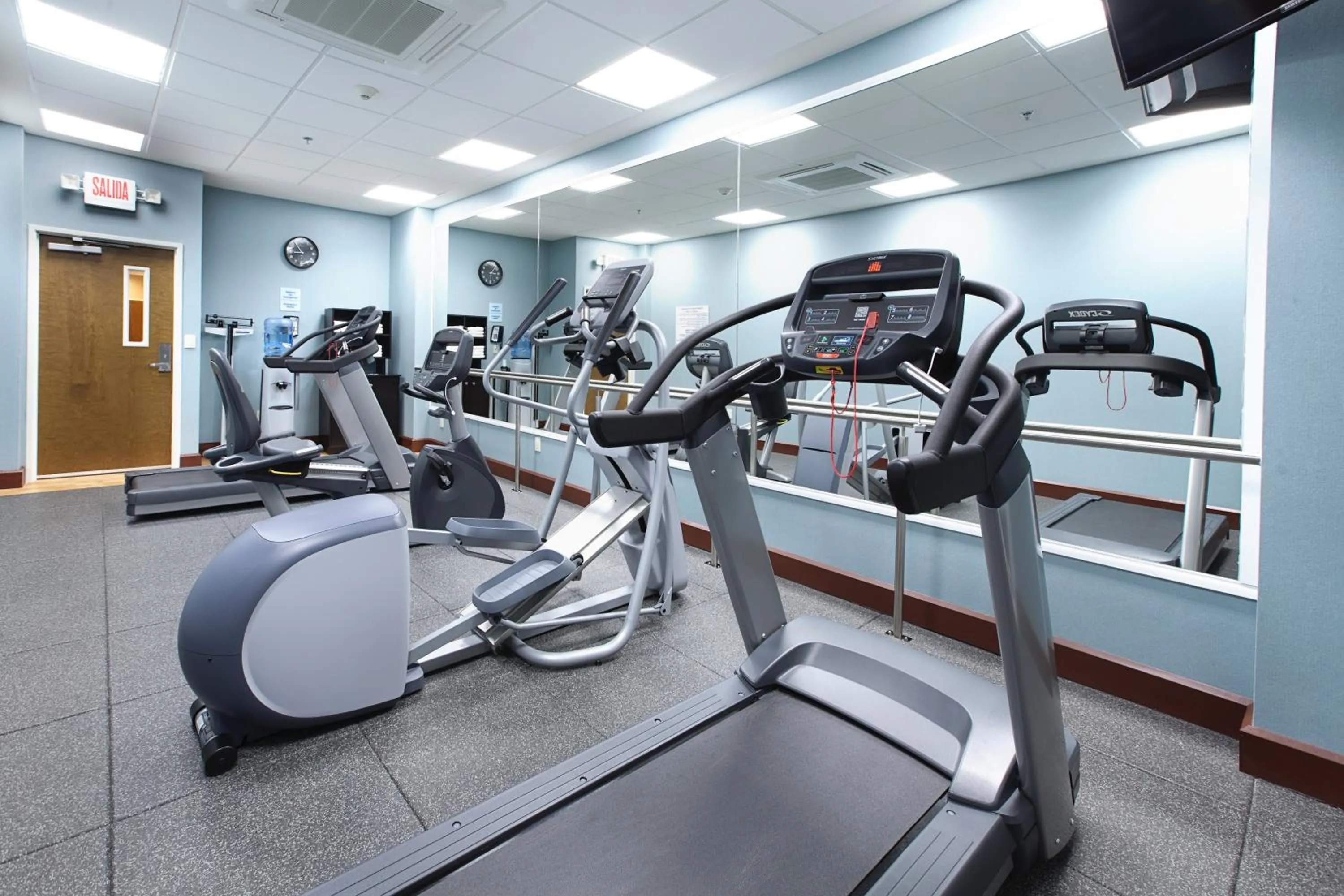 Fitness centre/facilities in Holiday Inn Express & Suites Cuernavaca by IHG