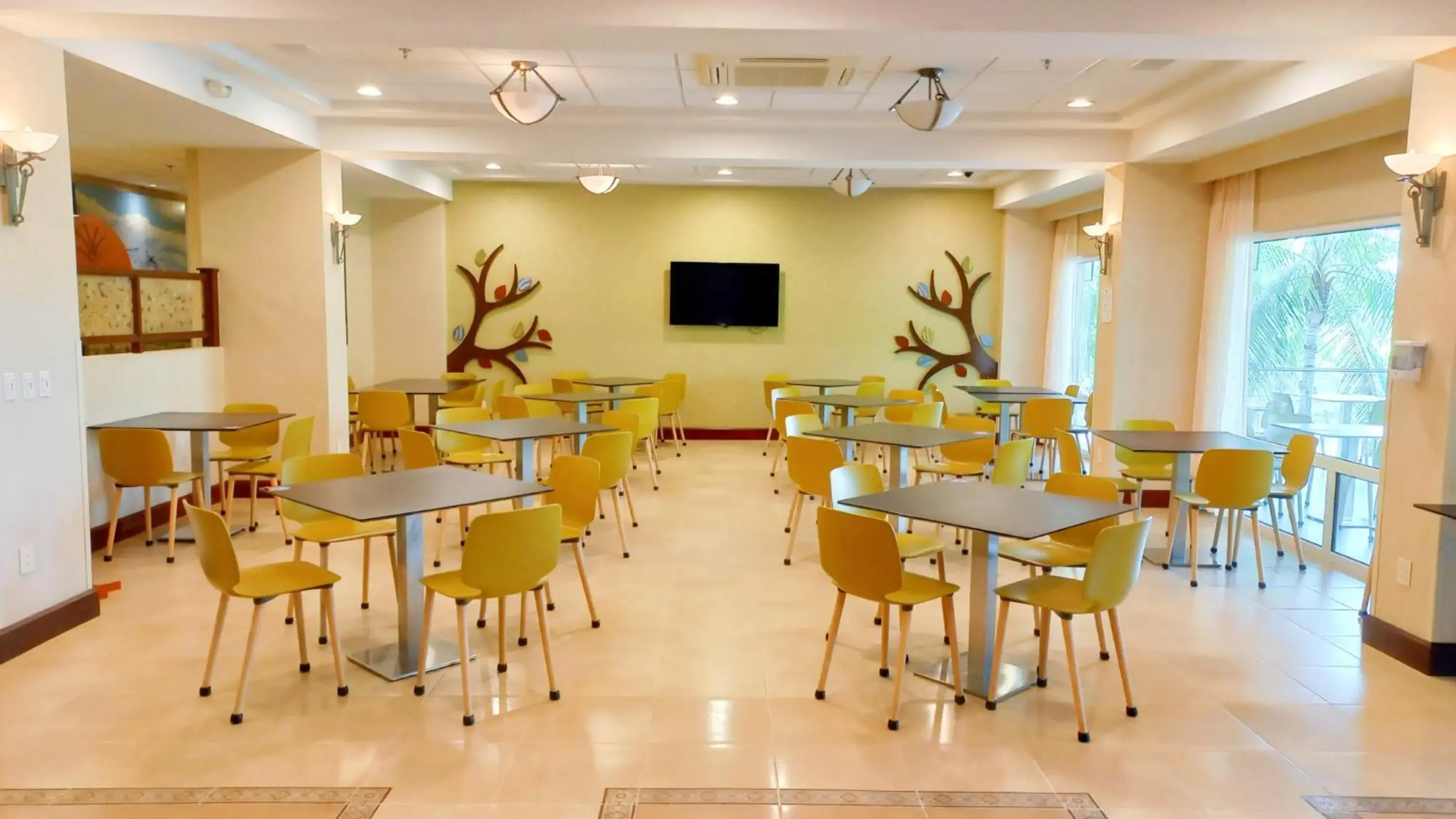 Restaurant/places to eat in Holiday Inn Express & Suites Cuernavaca by IHG Restaurant/places to eat in Holiday Inn Express & Suites Cuernavaca by IHG