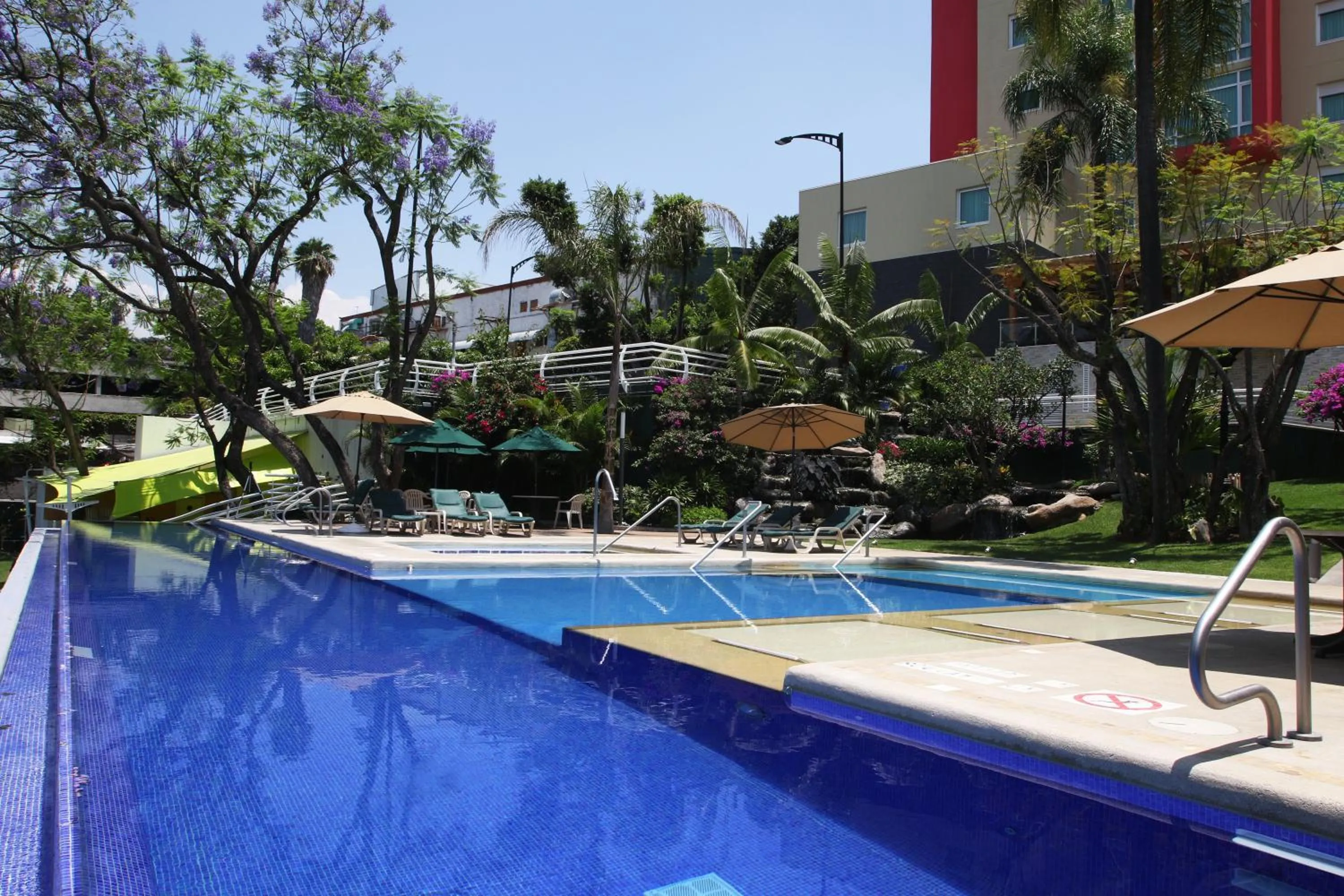 Swimming pool in Holiday Inn Express & Suites Cuernavaca by IHG