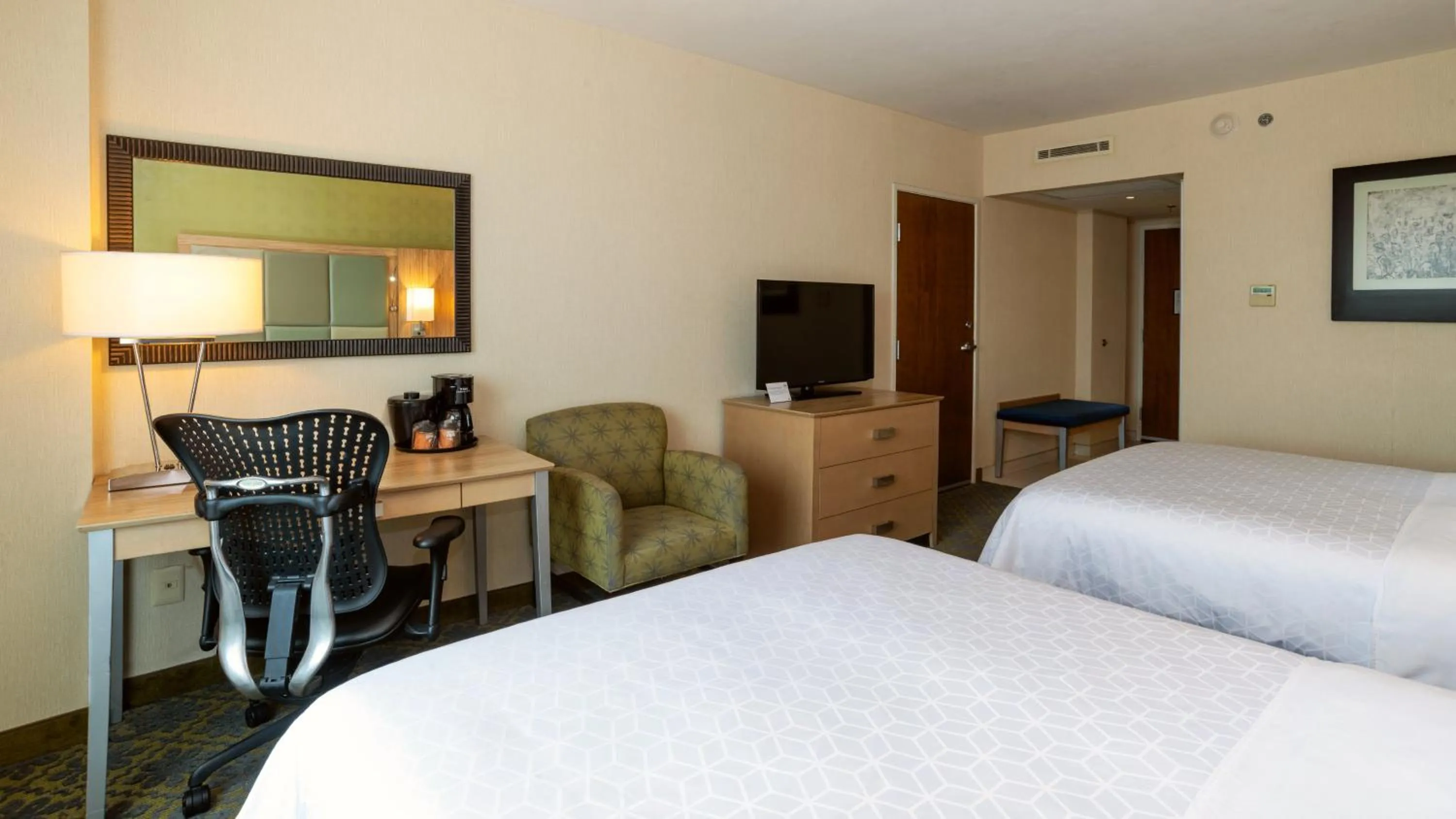 Photo of the whole room, Bed in Holiday Inn Express & Suites Cuernavaca by IHG