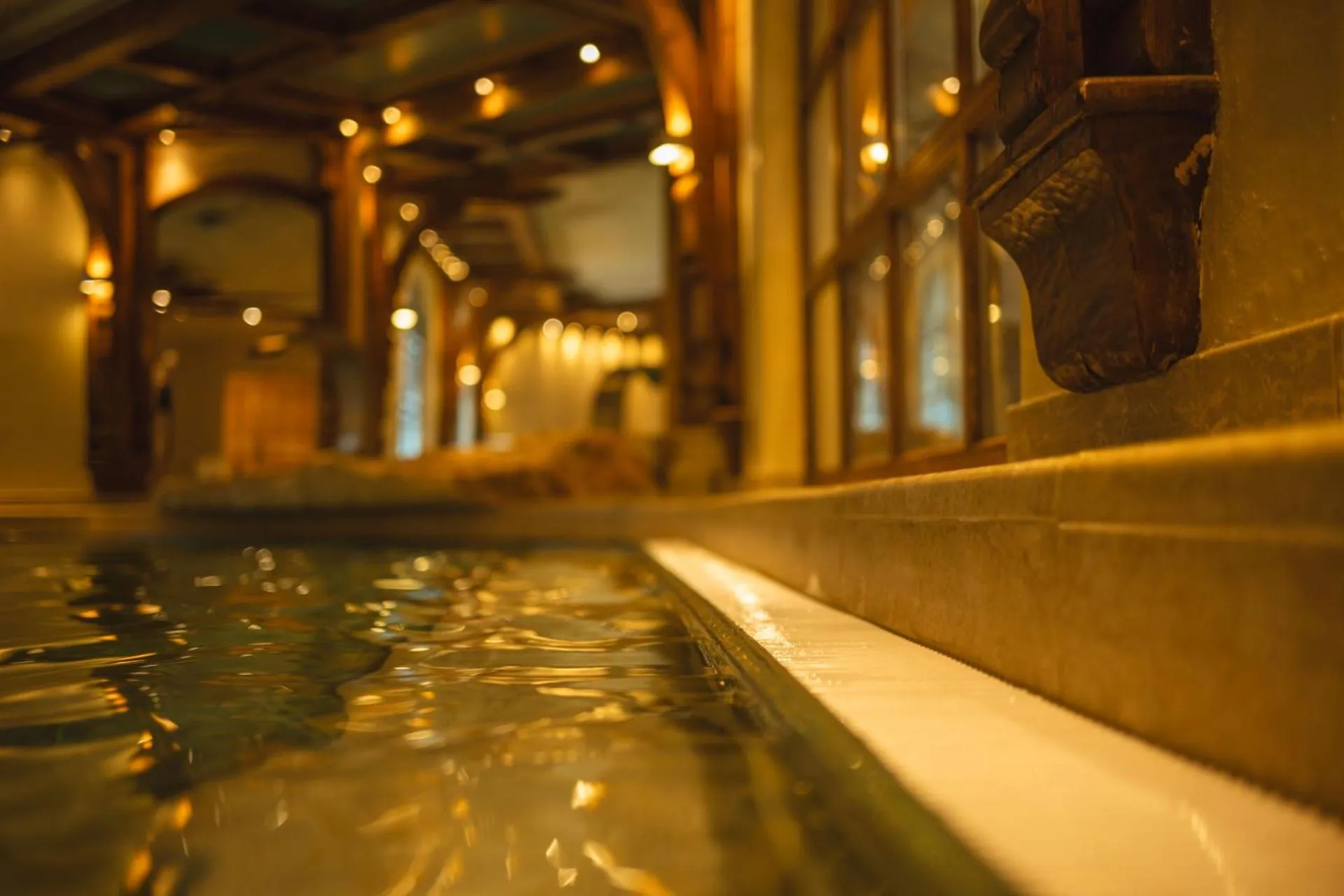 Swimming pool in Hotel Tirolerhof - Familotel Zugspitze