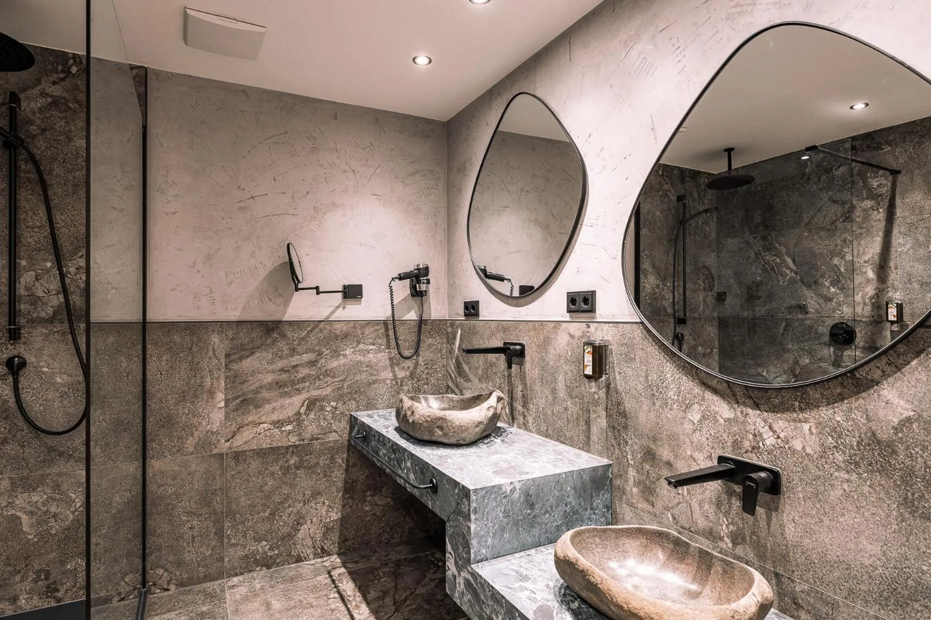 Bathroom in Hotel Tirolerhof - Familotel Zugspitze