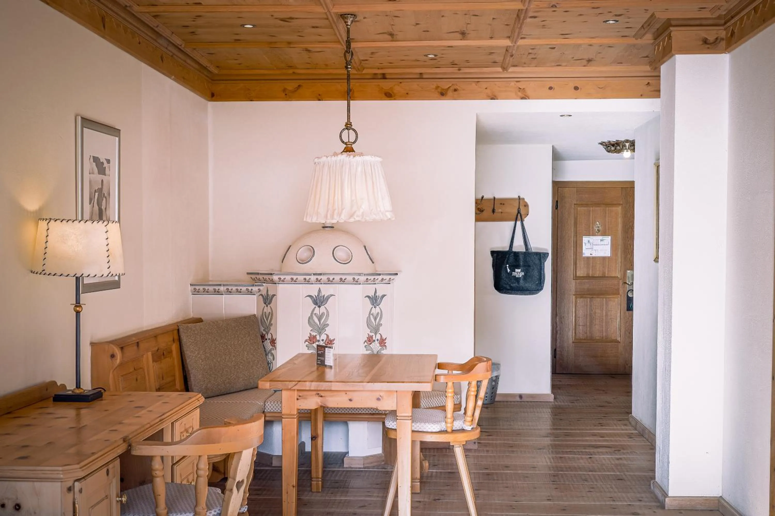 Photo of the whole room in Hotel Tirolerhof - Familotel Zugspitze
